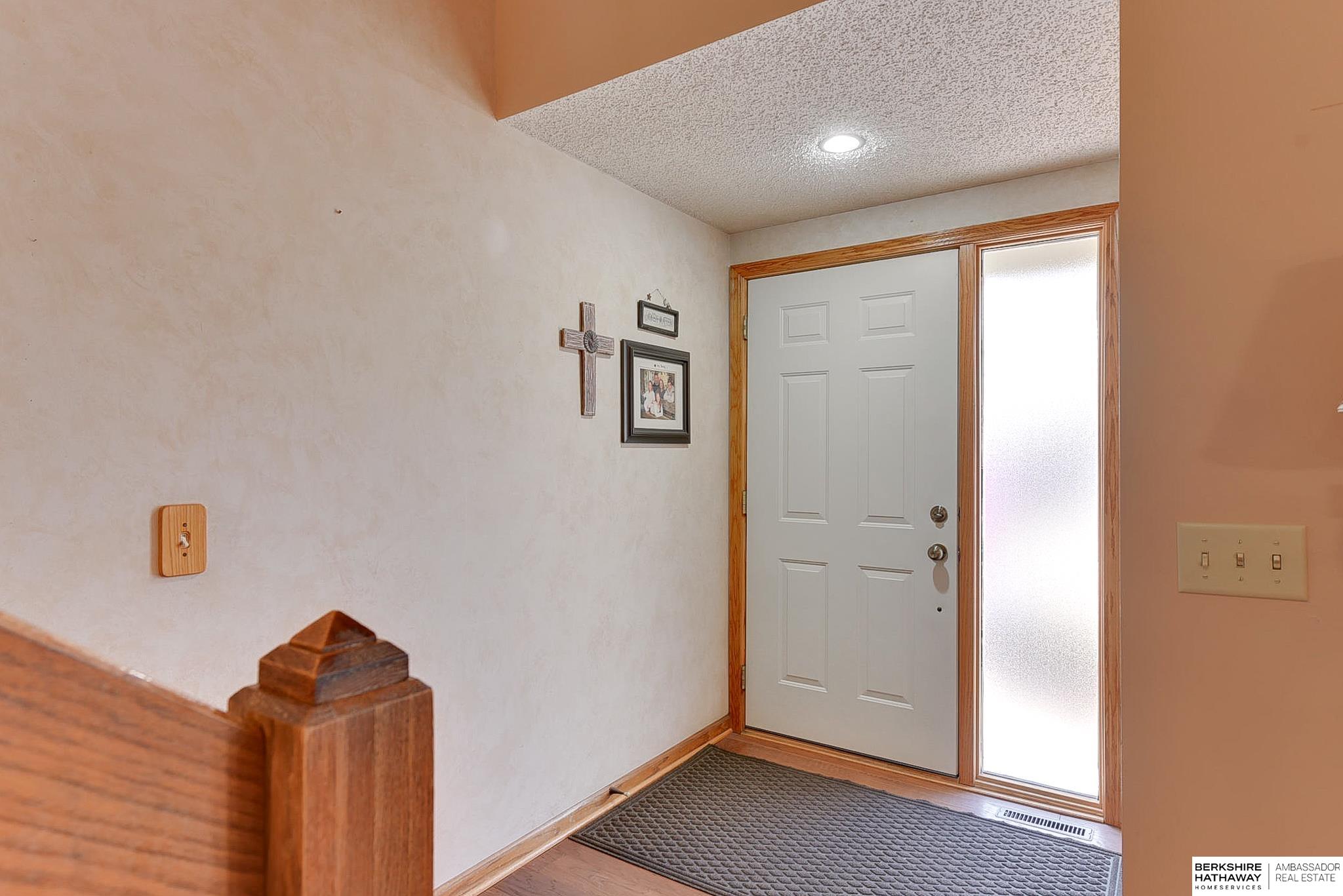 Lincoln, Nebraska 68516, United States, 3 Bedrooms Bedrooms, ,3 BathroomsBathrooms,Residential,Active,99039