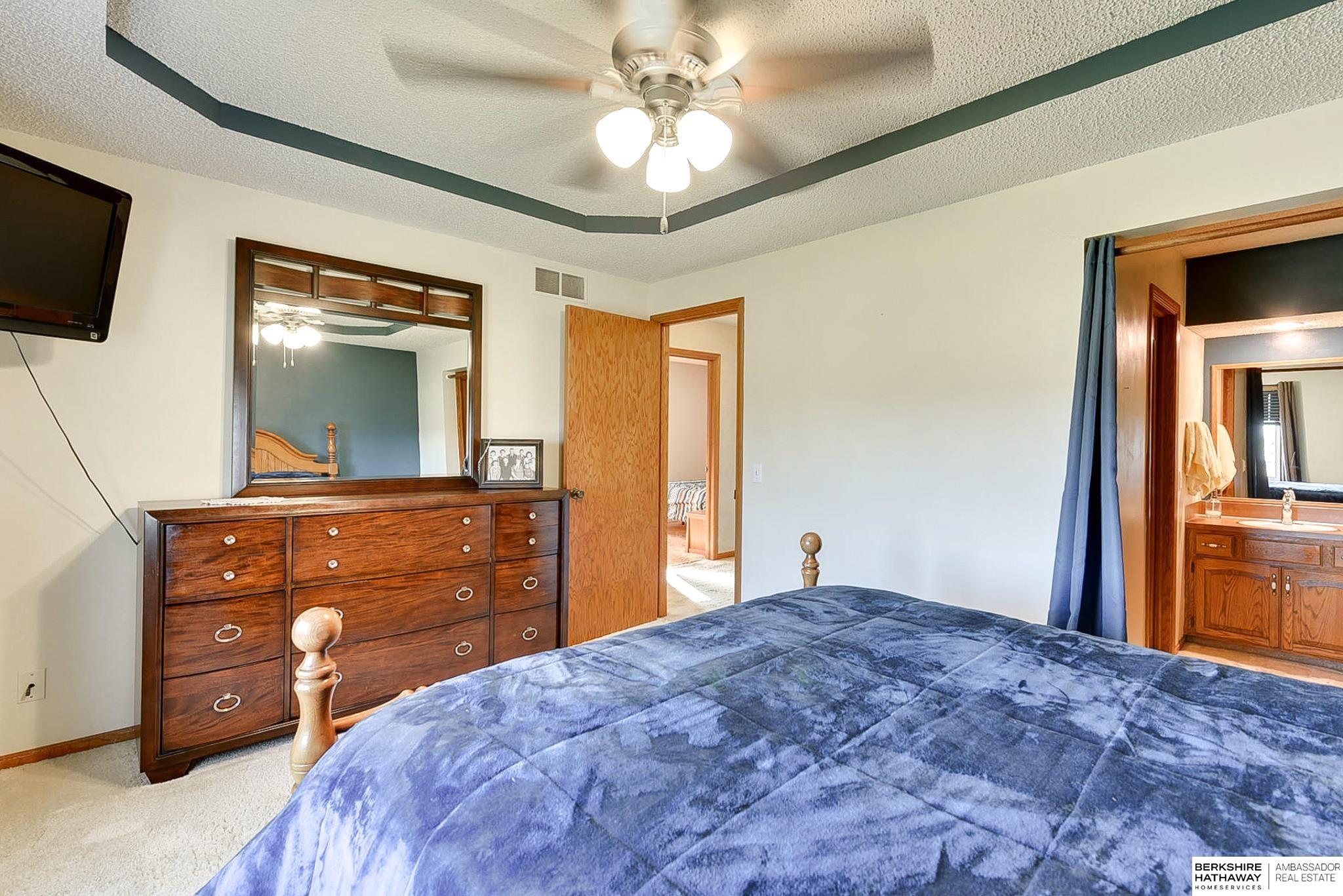 Lincoln, Nebraska 68516, United States, 3 Bedrooms Bedrooms, ,3 BathroomsBathrooms,Residential,Active,99039