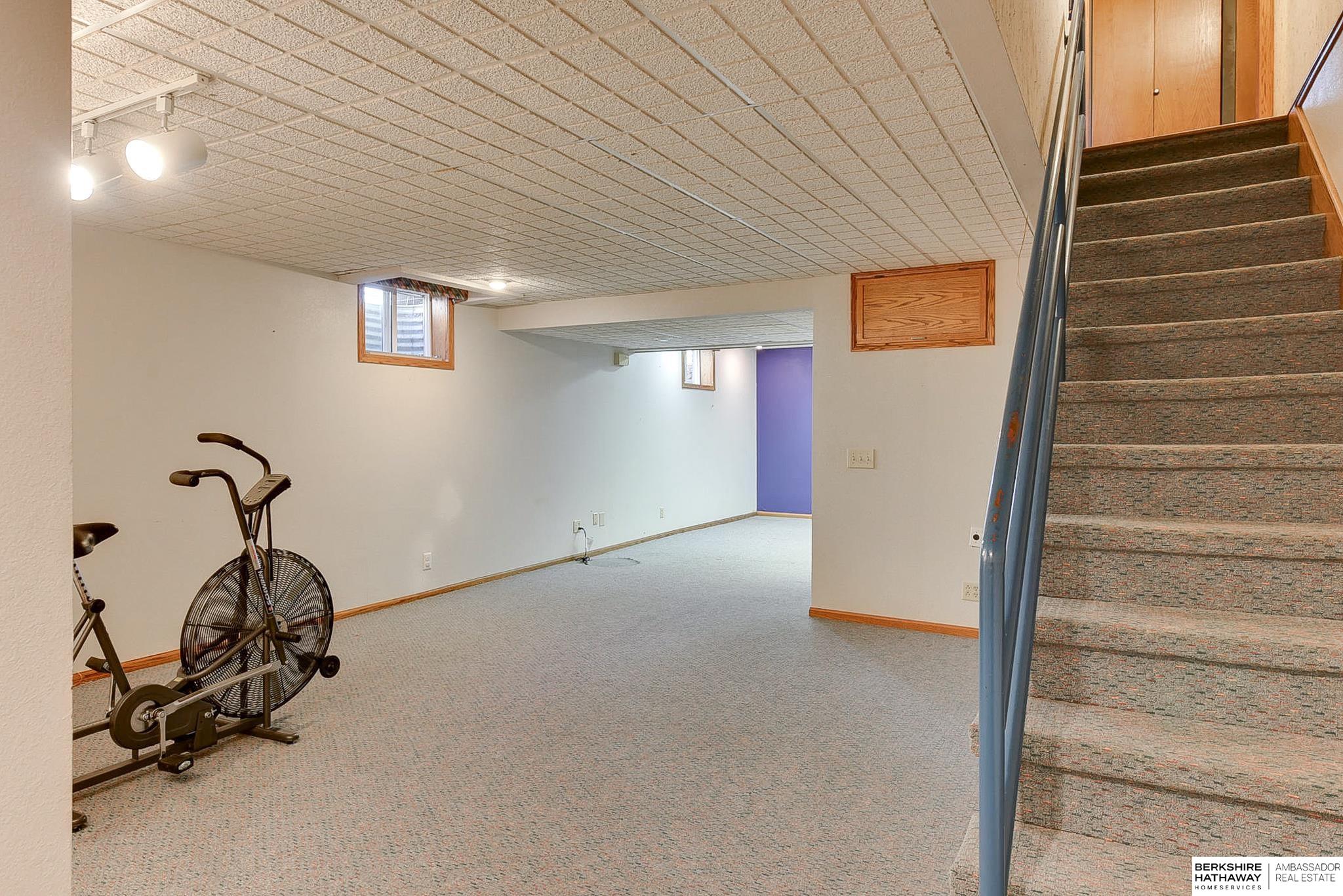 Lincoln, Nebraska 68516, United States, 3 Bedrooms Bedrooms, ,3 BathroomsBathrooms,Residential,Active,99039