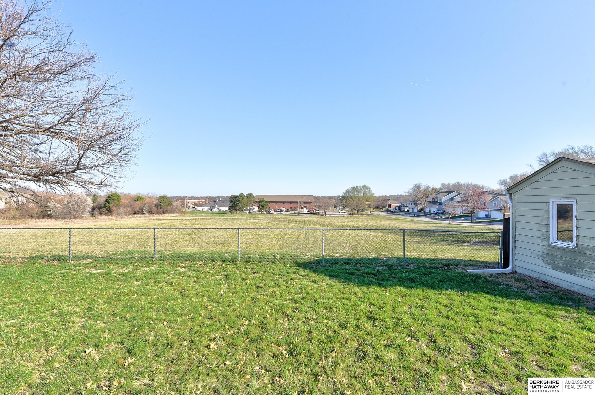 Lincoln, Nebraska 68516, United States, 3 Bedrooms Bedrooms, ,3 BathroomsBathrooms,Residential,Active,99039