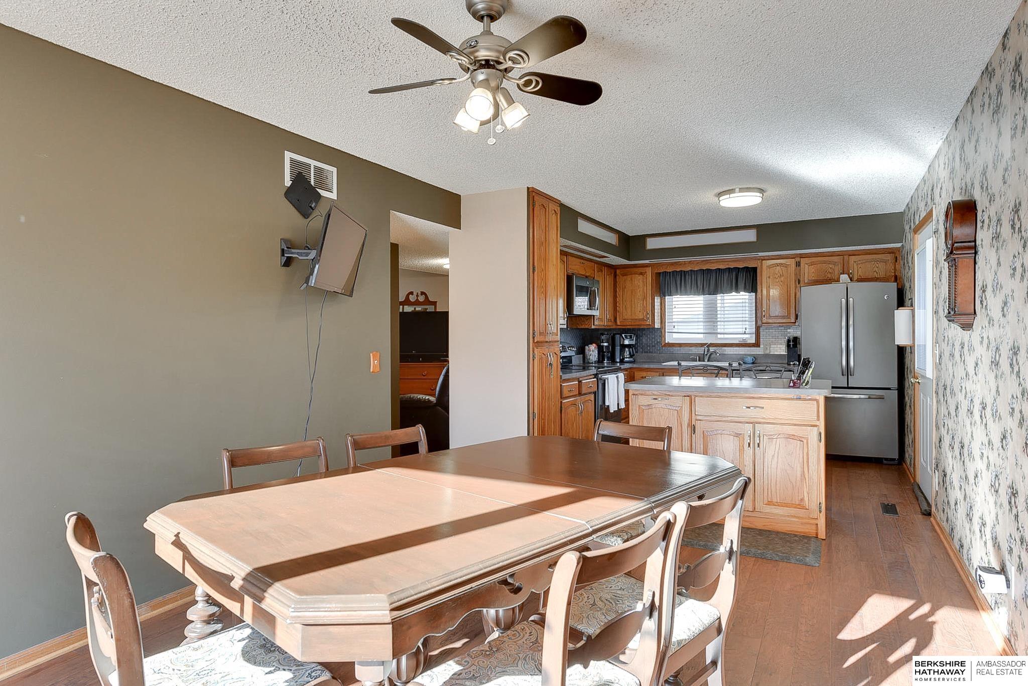 Lincoln, Nebraska 68516, United States, 3 Bedrooms Bedrooms, ,3 BathroomsBathrooms,Residential,Active,99039