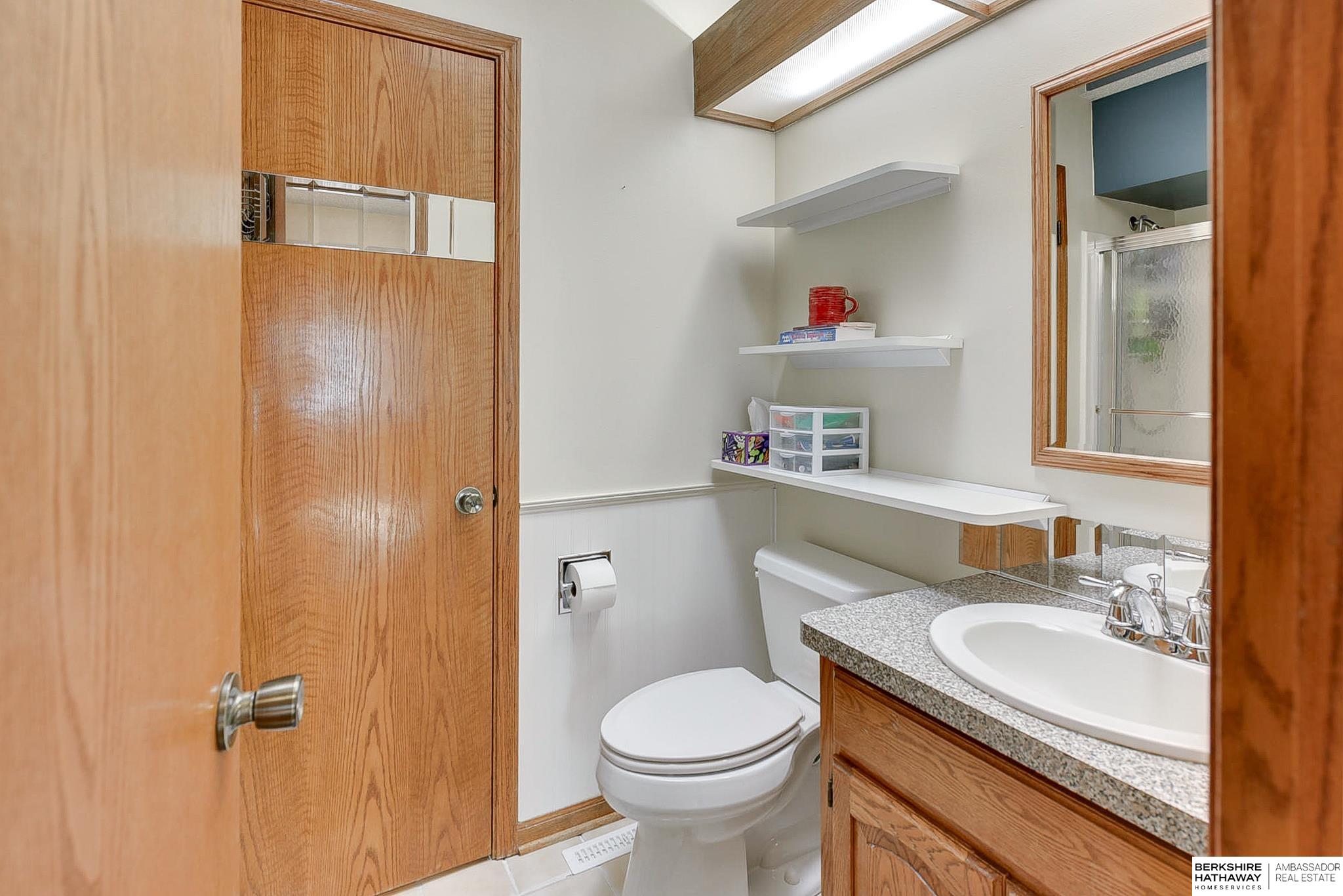 Lincoln, Nebraska 68516, United States, 3 Bedrooms Bedrooms, ,3 BathroomsBathrooms,Residential,Active,99039