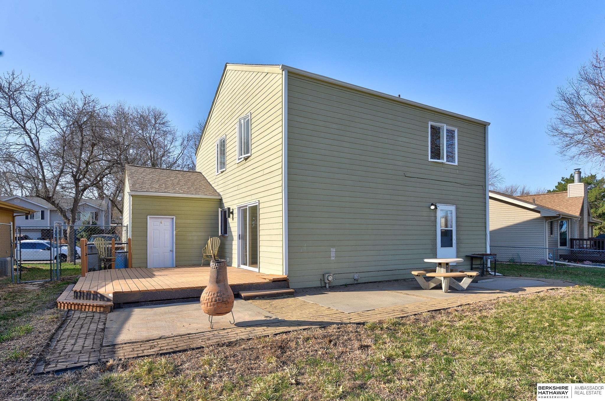 Lincoln, Nebraska 68516, United States, 3 Bedrooms Bedrooms, ,3 BathroomsBathrooms,Residential,Active,99039