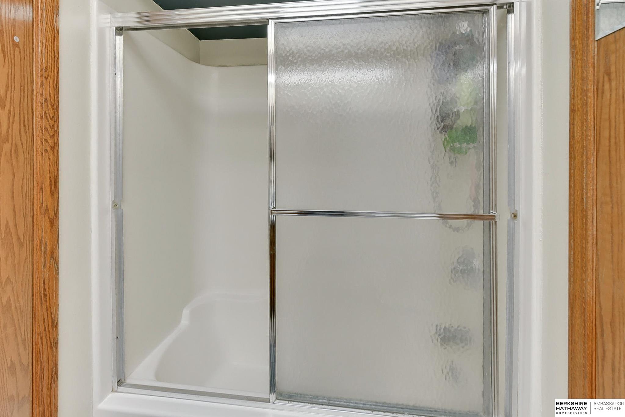 Lincoln, Nebraska 68516, United States, 3 Bedrooms Bedrooms, ,3 BathroomsBathrooms,Residential,Active,99039