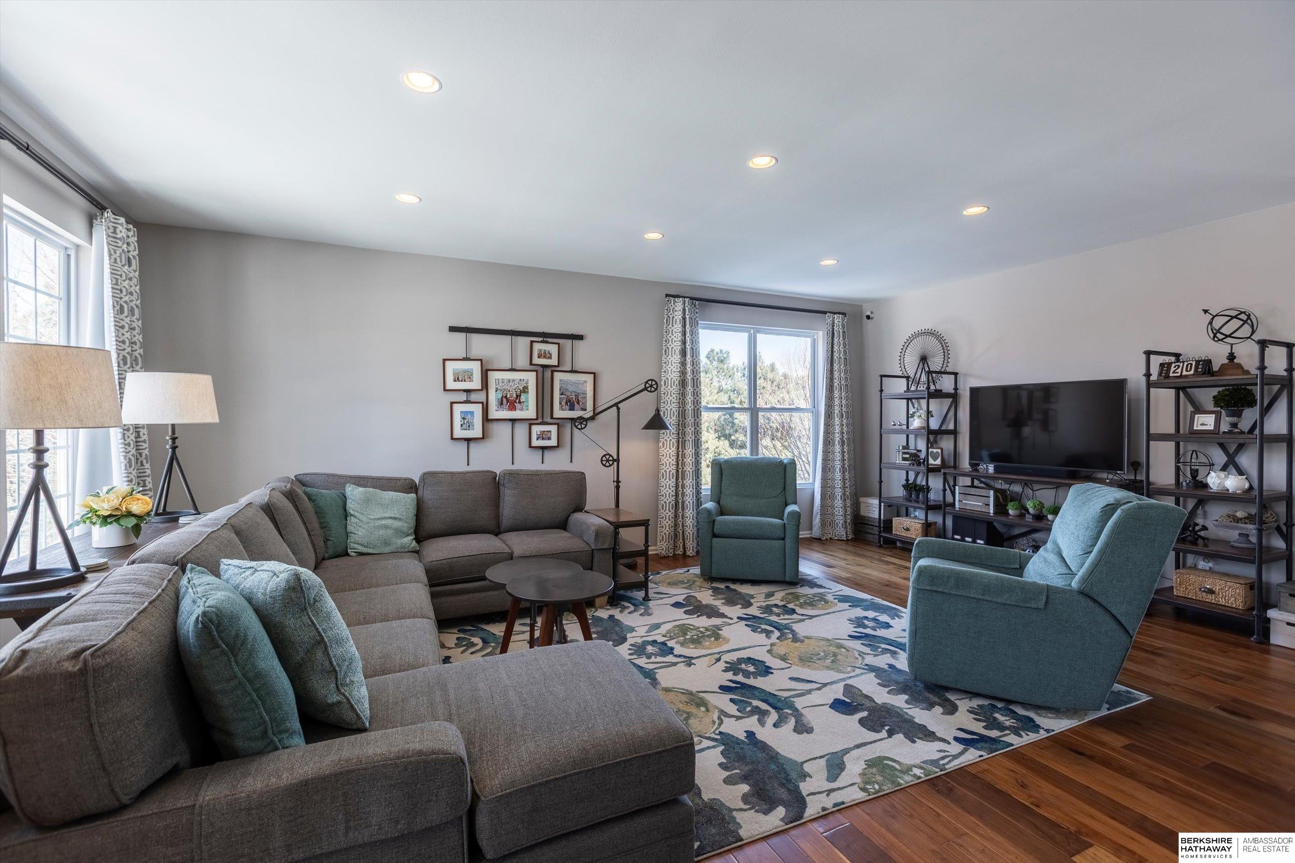 Omaha, Nebraska 68135, United States, 4 Bedrooms Bedrooms, ,3 BathroomsBathrooms,Residential,Active,77787