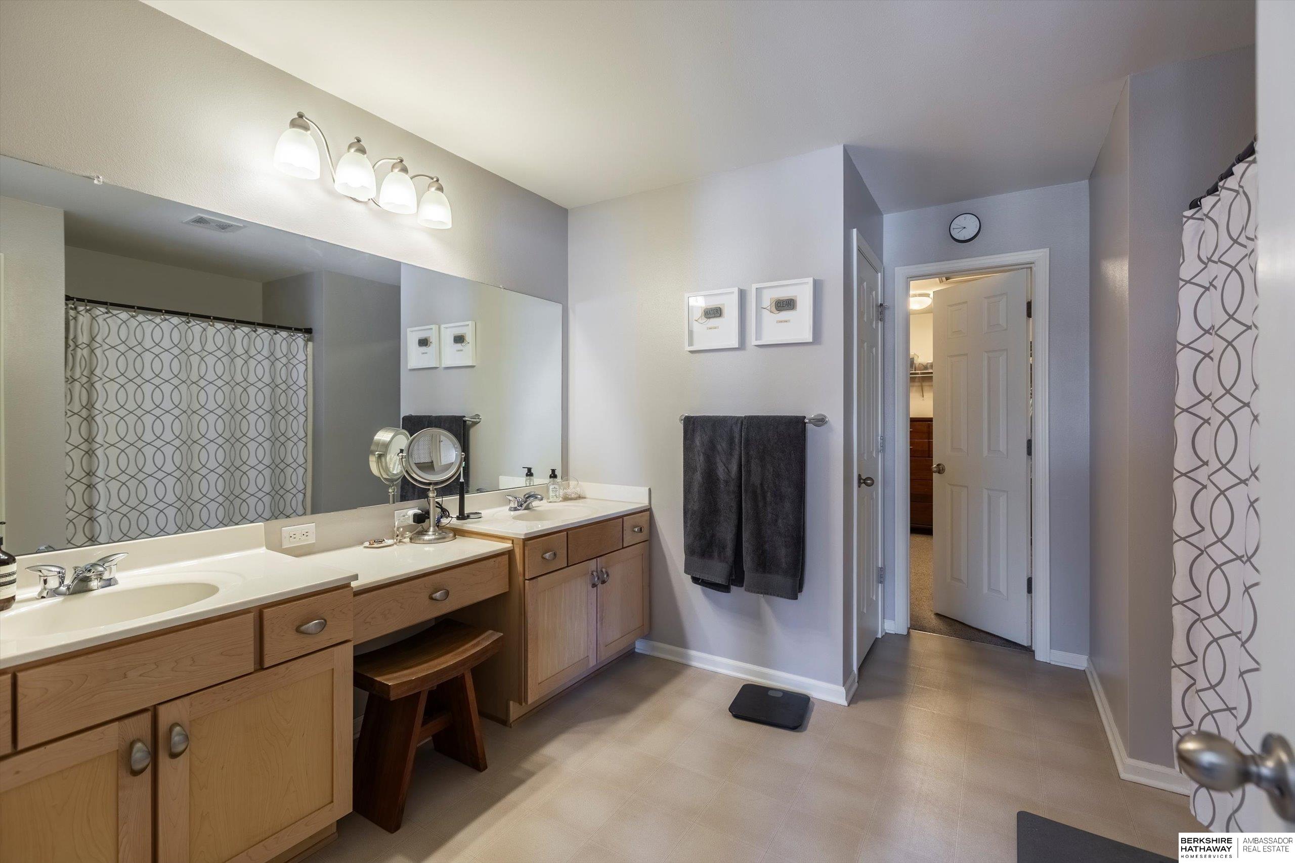 Omaha, Nebraska 68135, United States, 4 Bedrooms Bedrooms, ,3 BathroomsBathrooms,Residential,Active,77787