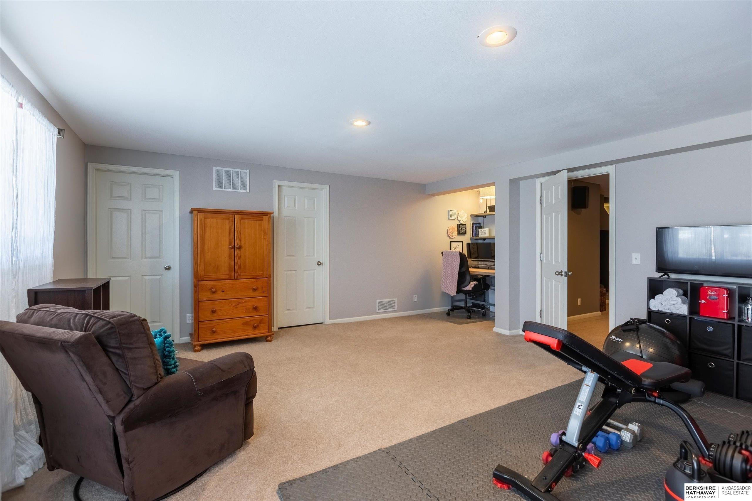 Omaha, Nebraska 68135, United States, 4 Bedrooms Bedrooms, ,3 BathroomsBathrooms,Residential,Active,77787