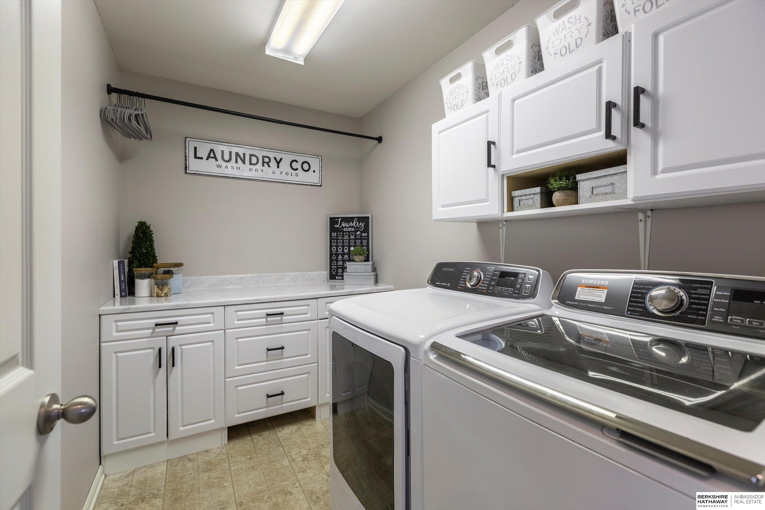 Omaha, Nebraska 68135, United States, 4 Bedrooms Bedrooms, ,3 BathroomsBathrooms,Residential,Active,77787