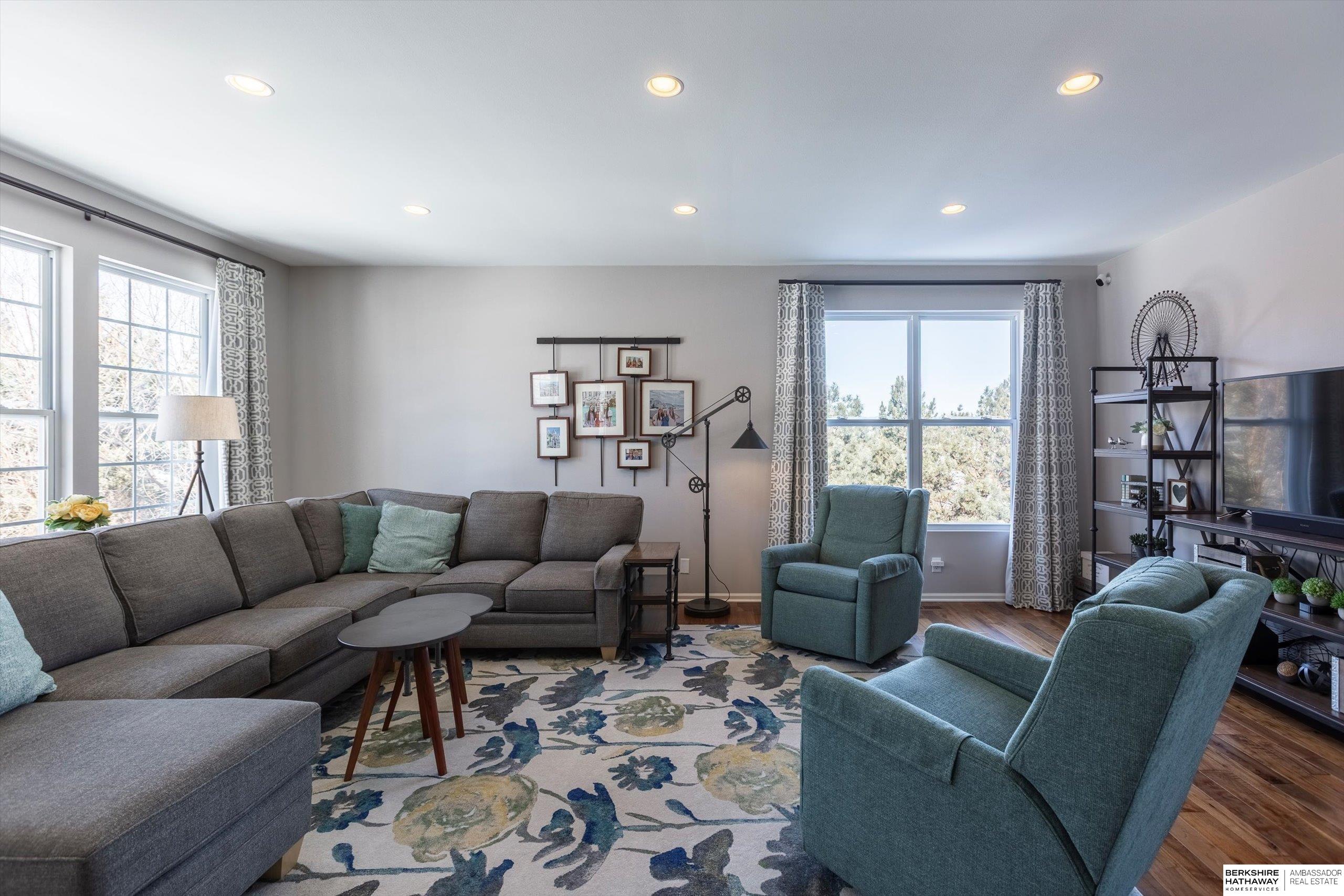 Omaha, Nebraska 68135, United States, 4 Bedrooms Bedrooms, ,3 BathroomsBathrooms,Residential,Active,77787