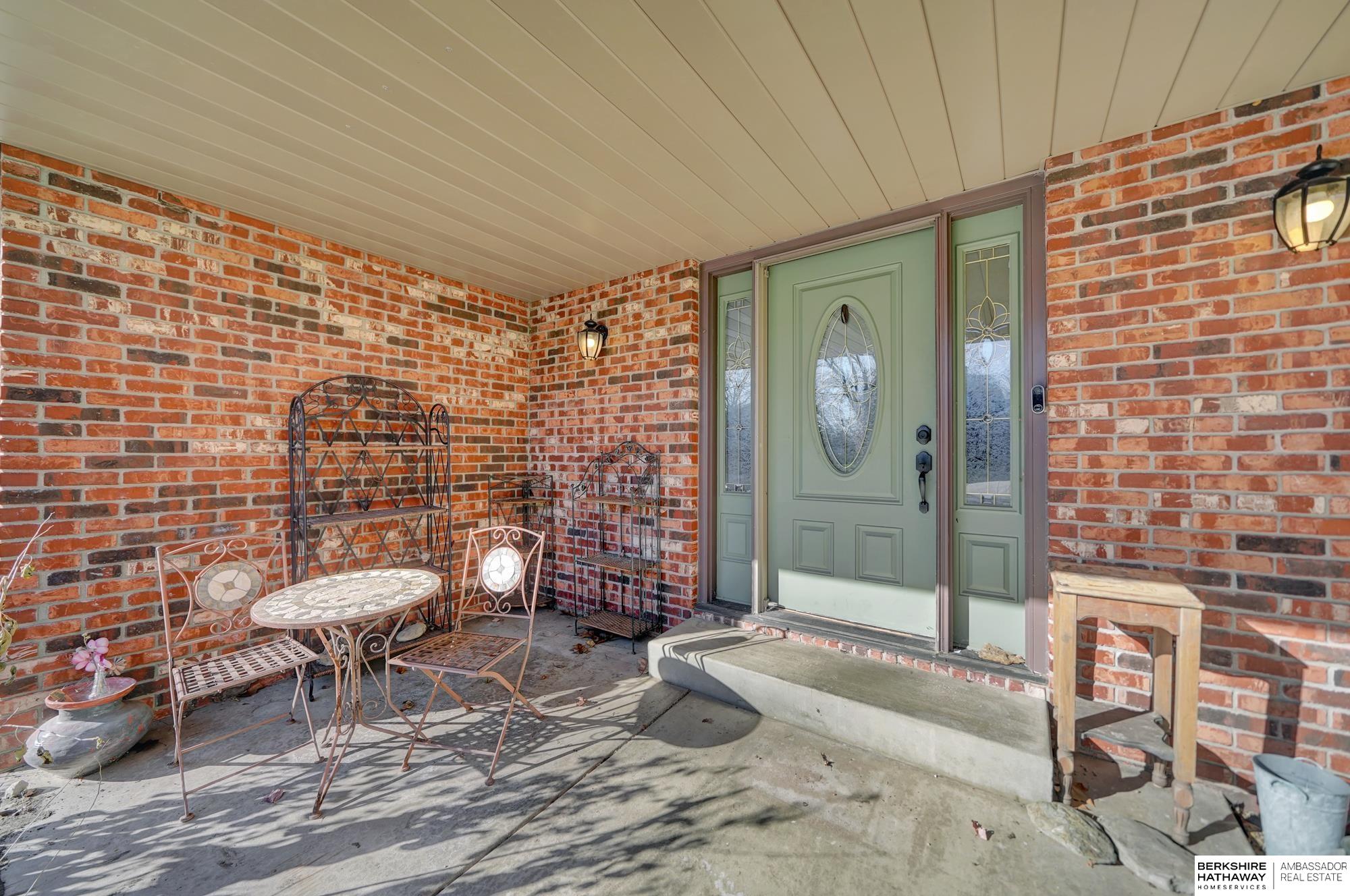 Lincoln, Nebraska 68506, United States, 4 Bedrooms Bedrooms, ,4 BathroomsBathrooms,Residential,Pending,8783