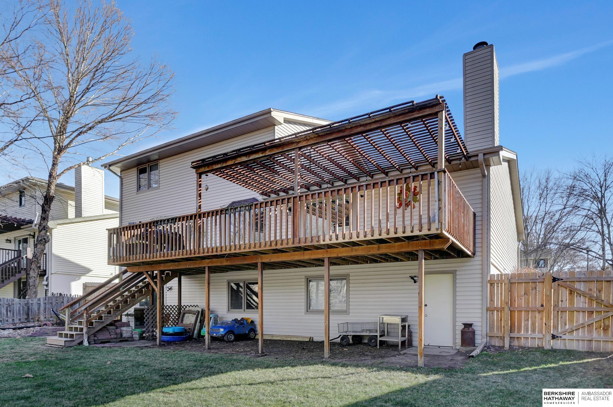 Lincoln, Nebraska 68506, United States, 4 Bedrooms Bedrooms, ,4 BathroomsBathrooms,Residential,Pending,8783