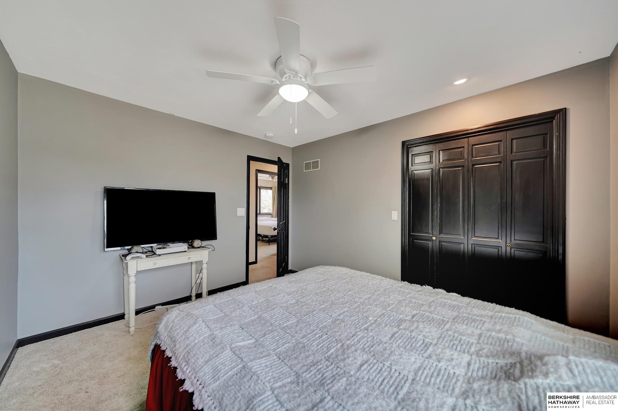 Lincoln, Nebraska 68506, United States, 4 Bedrooms Bedrooms, ,4 BathroomsBathrooms,Residential,Pending,8783