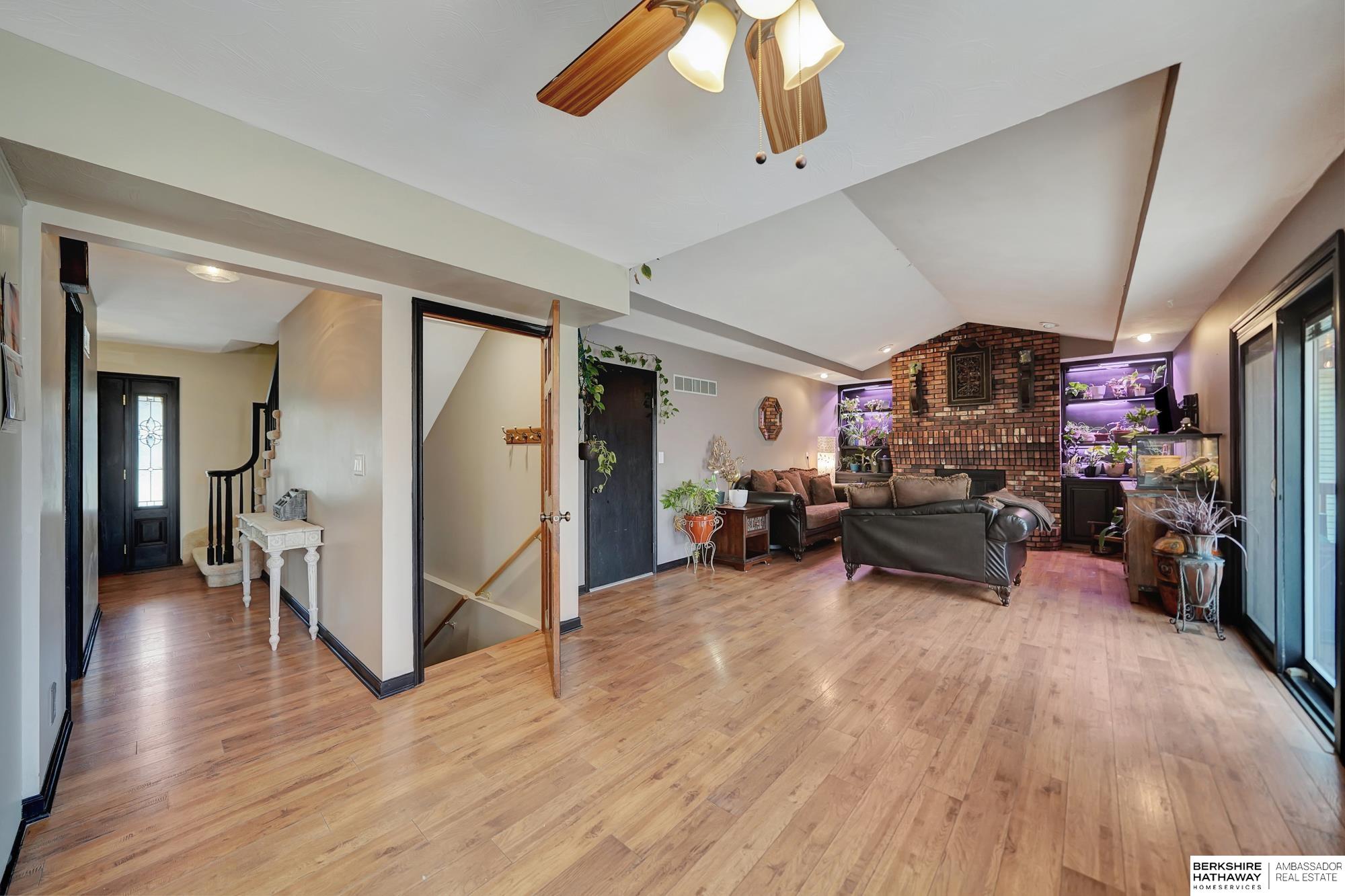 Lincoln, Nebraska 68506, United States, 4 Bedrooms Bedrooms, ,4 BathroomsBathrooms,Residential,Pending,8783