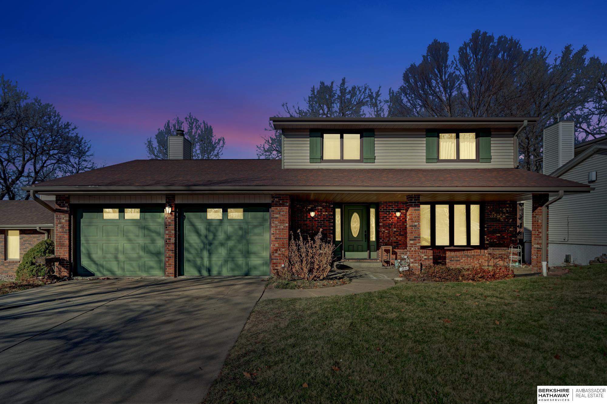 Lincoln, Nebraska 68506, United States, 4 Bedrooms Bedrooms, ,4 BathroomsBathrooms,Residential,Pending,8783