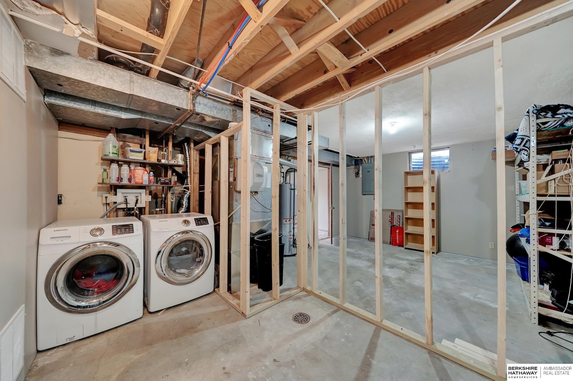 Lincoln, Nebraska 68506, United States, 4 Bedrooms Bedrooms, ,4 BathroomsBathrooms,Residential,Pending,8783