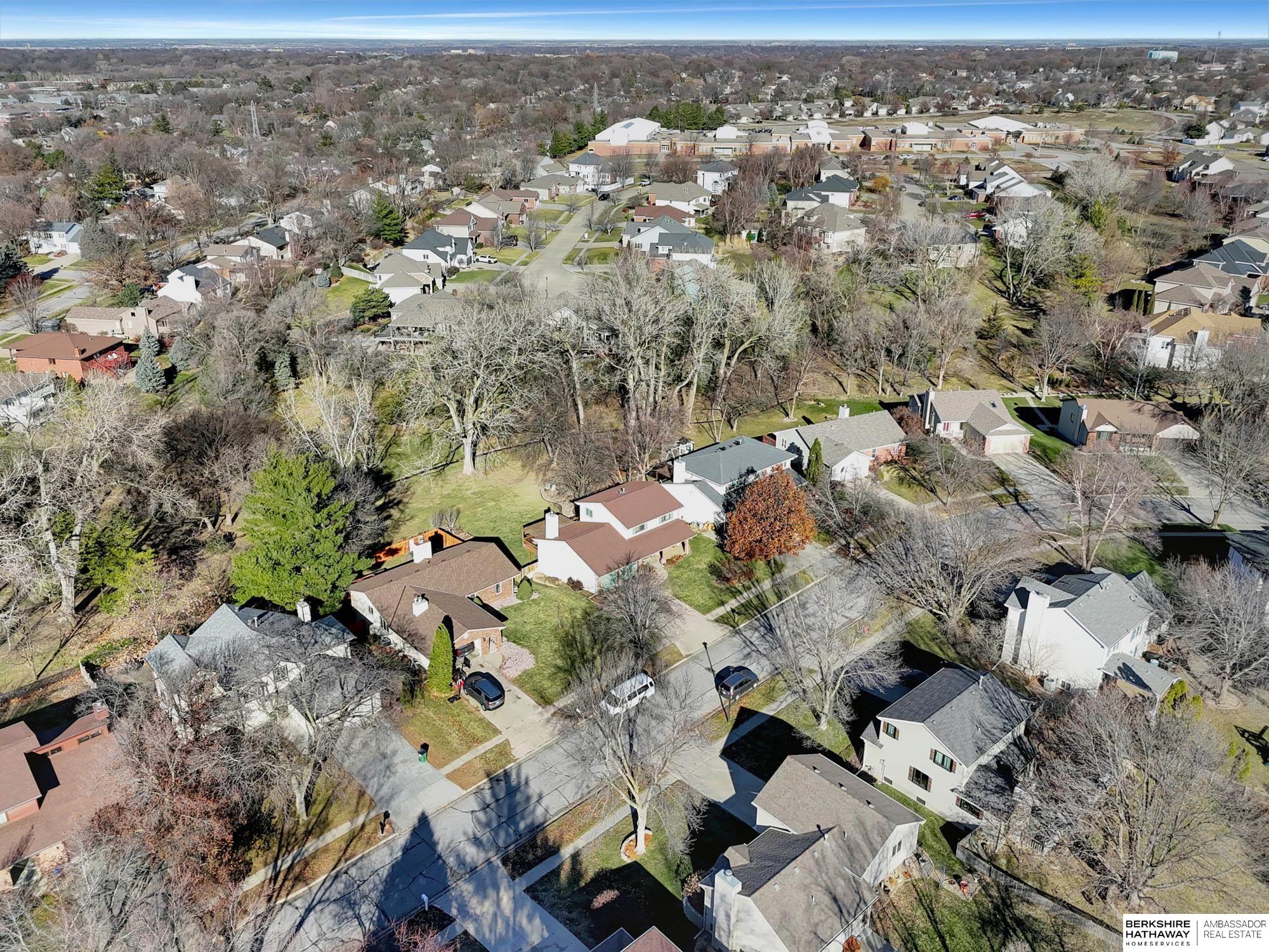 Lincoln, Nebraska 68506, United States, 4 Bedrooms Bedrooms, ,4 BathroomsBathrooms,Residential,Pending,8783