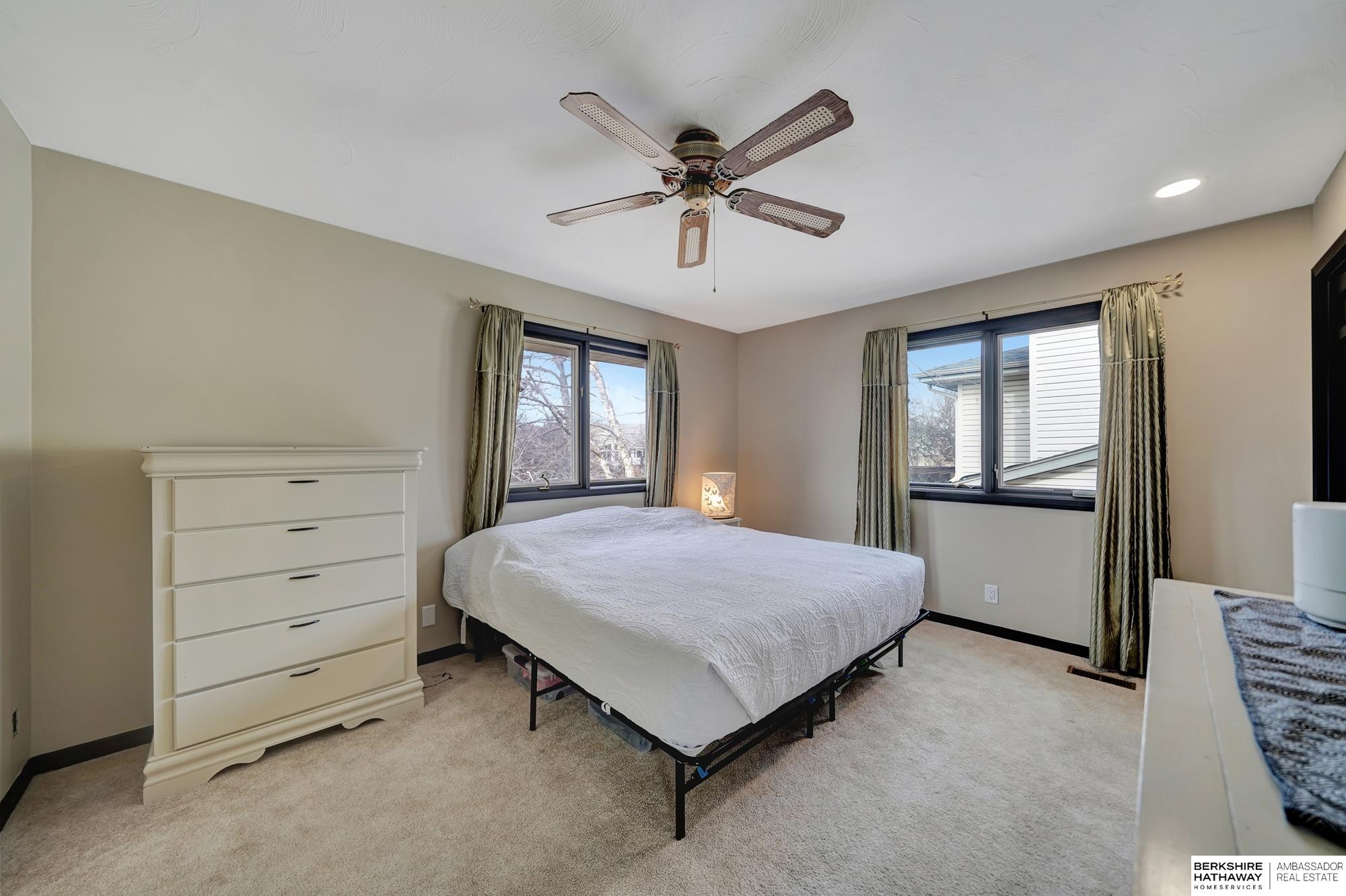 Lincoln, Nebraska 68506, United States, 4 Bedrooms Bedrooms, ,4 BathroomsBathrooms,Residential,Pending,8783