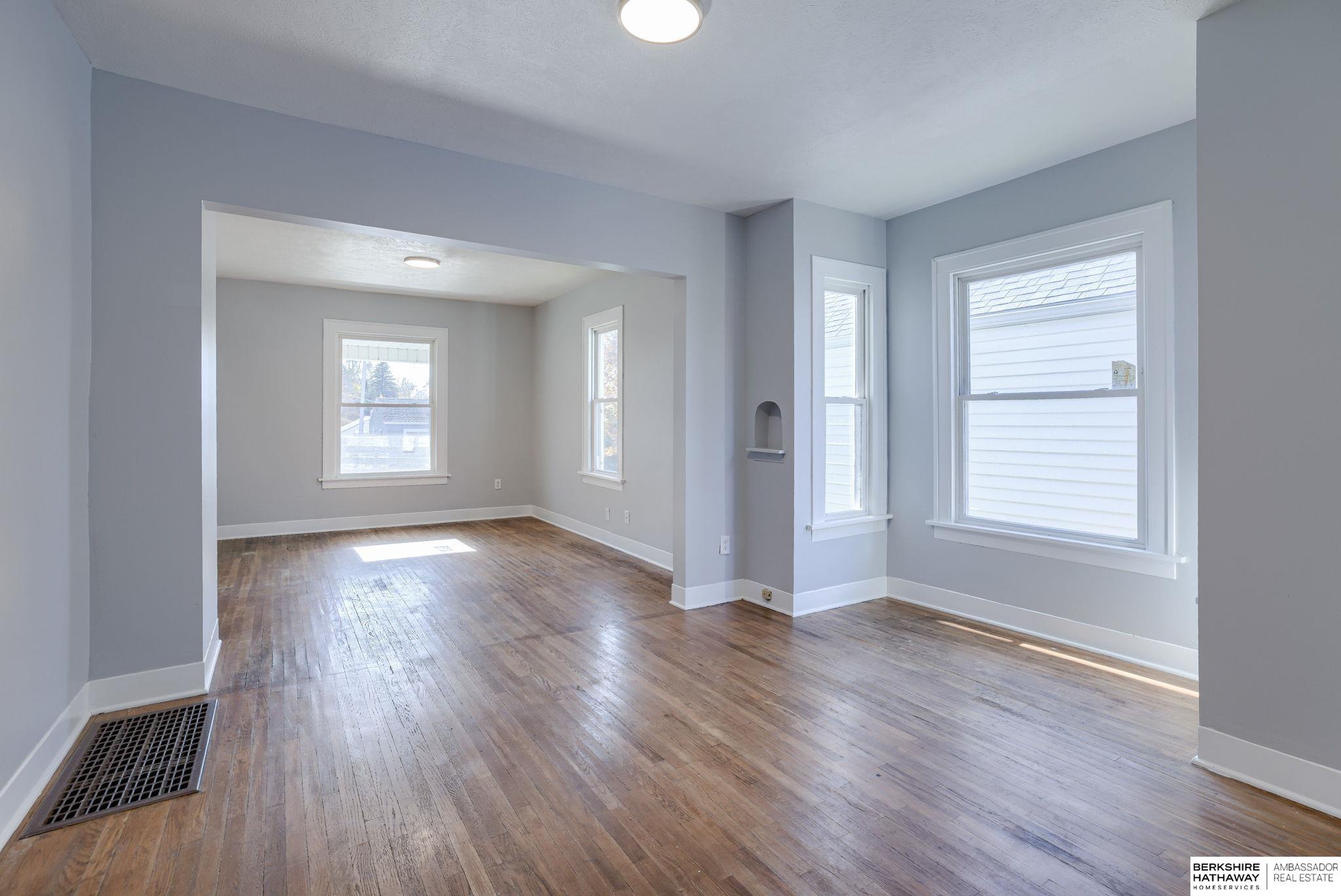 Omaha, Nebraska 68104, United States, 2 Bedrooms Bedrooms, ,1 BathroomBathrooms,Residential,Pending,31434