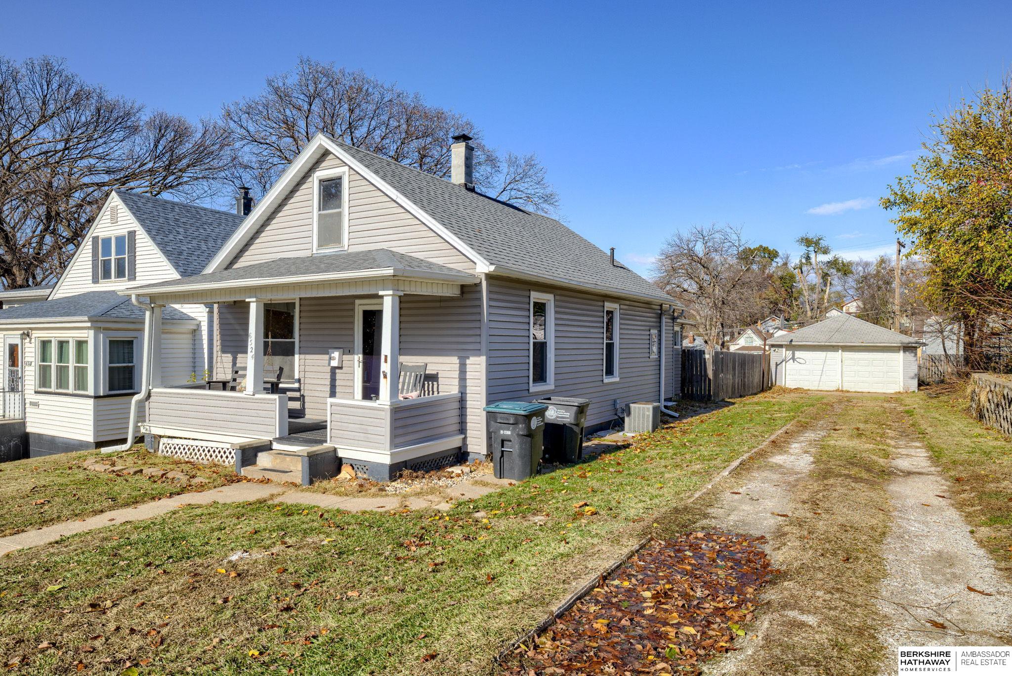 Omaha, Nebraska 68104, United States, 2 Bedrooms Bedrooms, ,1 BathroomBathrooms,Residential,Pending,31434