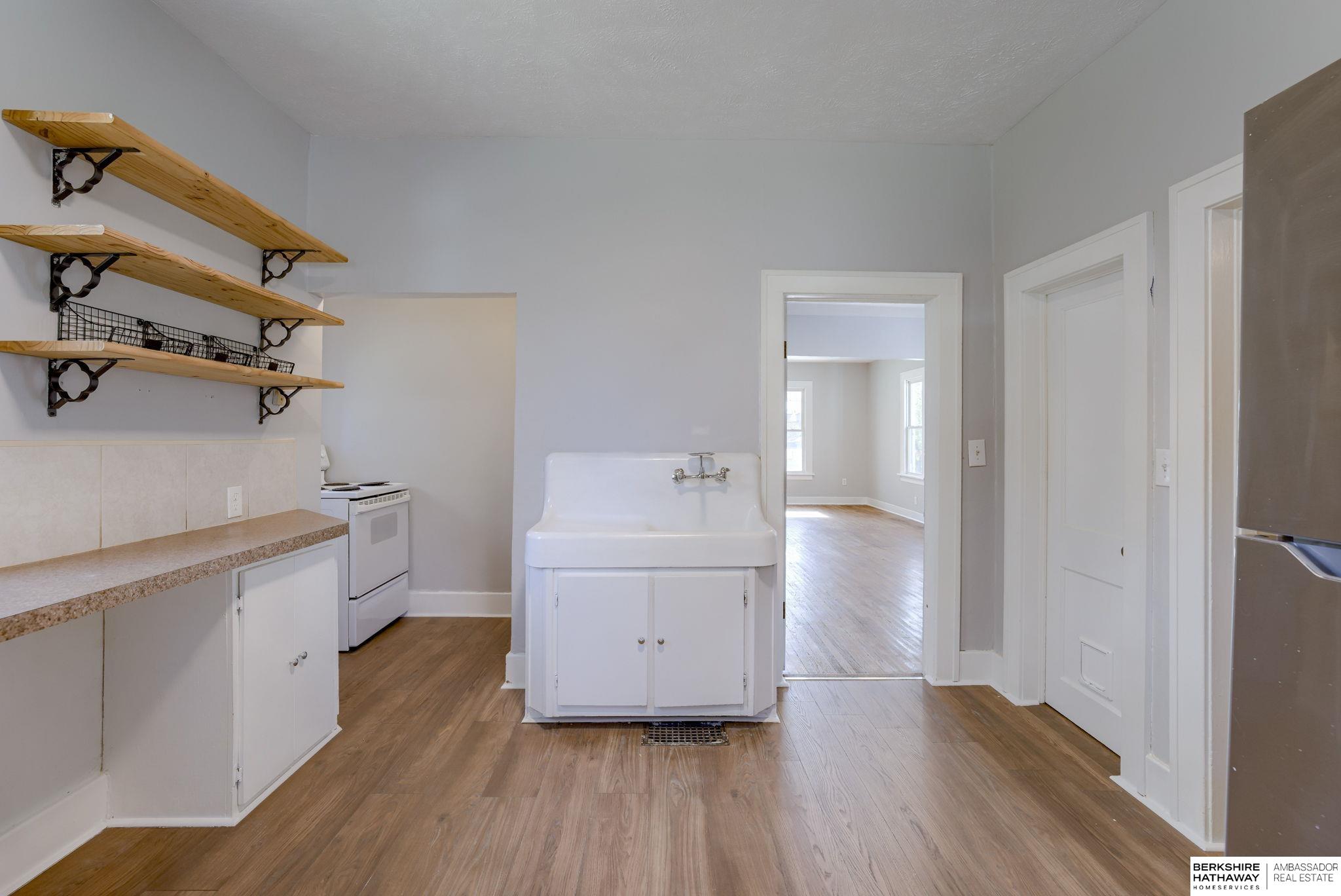 Omaha, Nebraska 68104, United States, 2 Bedrooms Bedrooms, ,1 BathroomBathrooms,Residential,Pending,31434