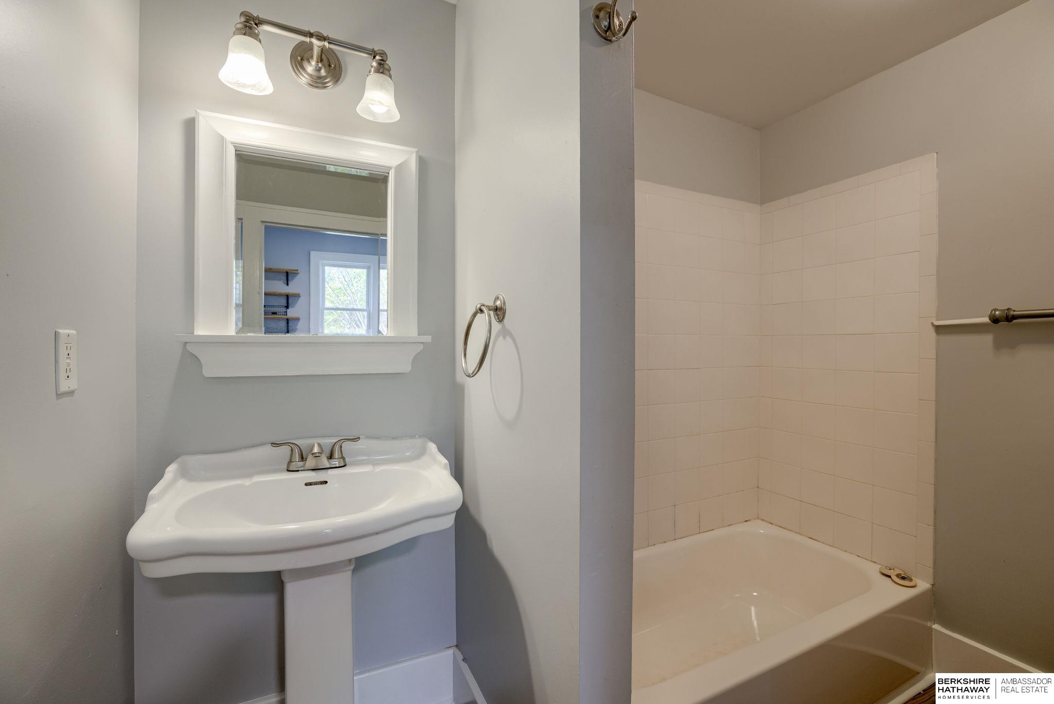 Omaha, Nebraska 68104, United States, 2 Bedrooms Bedrooms, ,1 BathroomBathrooms,Residential,Pending,31434