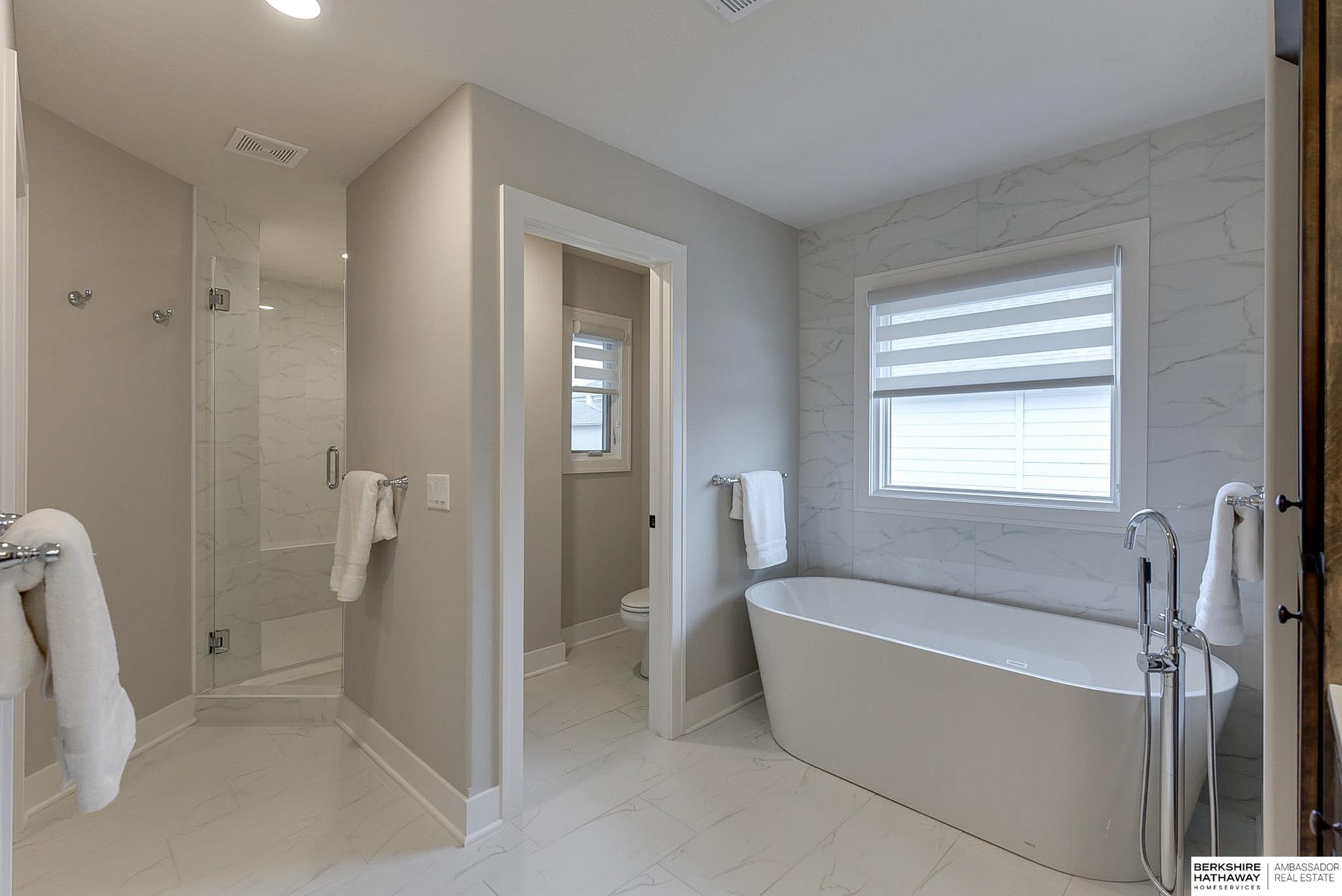 Omaha, Nebraska 68022, United States, 5 Bedrooms Bedrooms, ,3 BathroomsBathrooms,Residential,Pending,2391