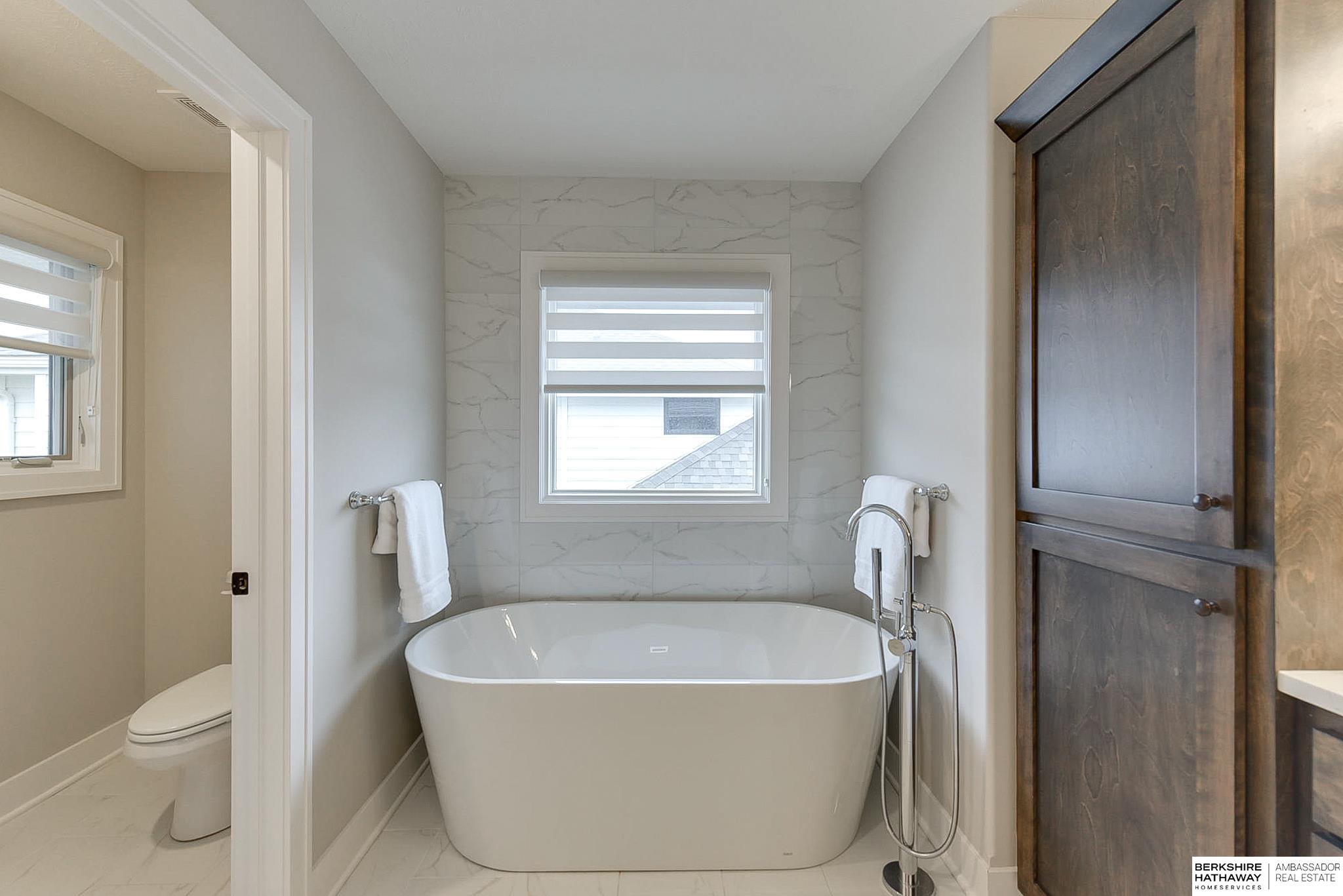 Omaha, Nebraska 68022, United States, 5 Bedrooms Bedrooms, ,3 BathroomsBathrooms,Residential,Pending,2391