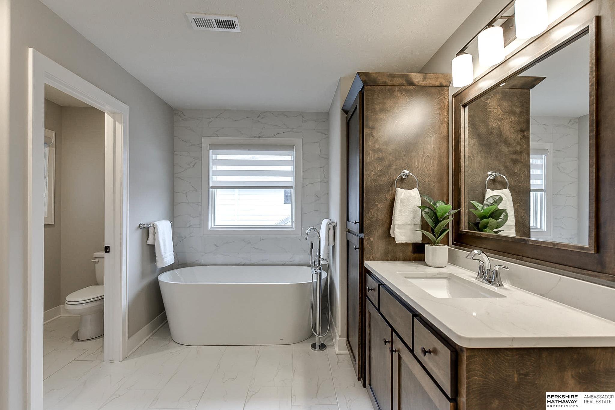 Omaha, Nebraska 68022, United States, 5 Bedrooms Bedrooms, ,3 BathroomsBathrooms,Residential,Pending,2391