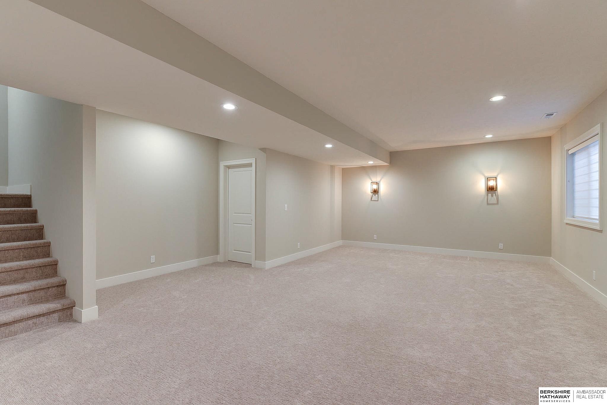 Omaha, Nebraska 68022, United States, 5 Bedrooms Bedrooms, ,3 BathroomsBathrooms,Residential,Pending,2391