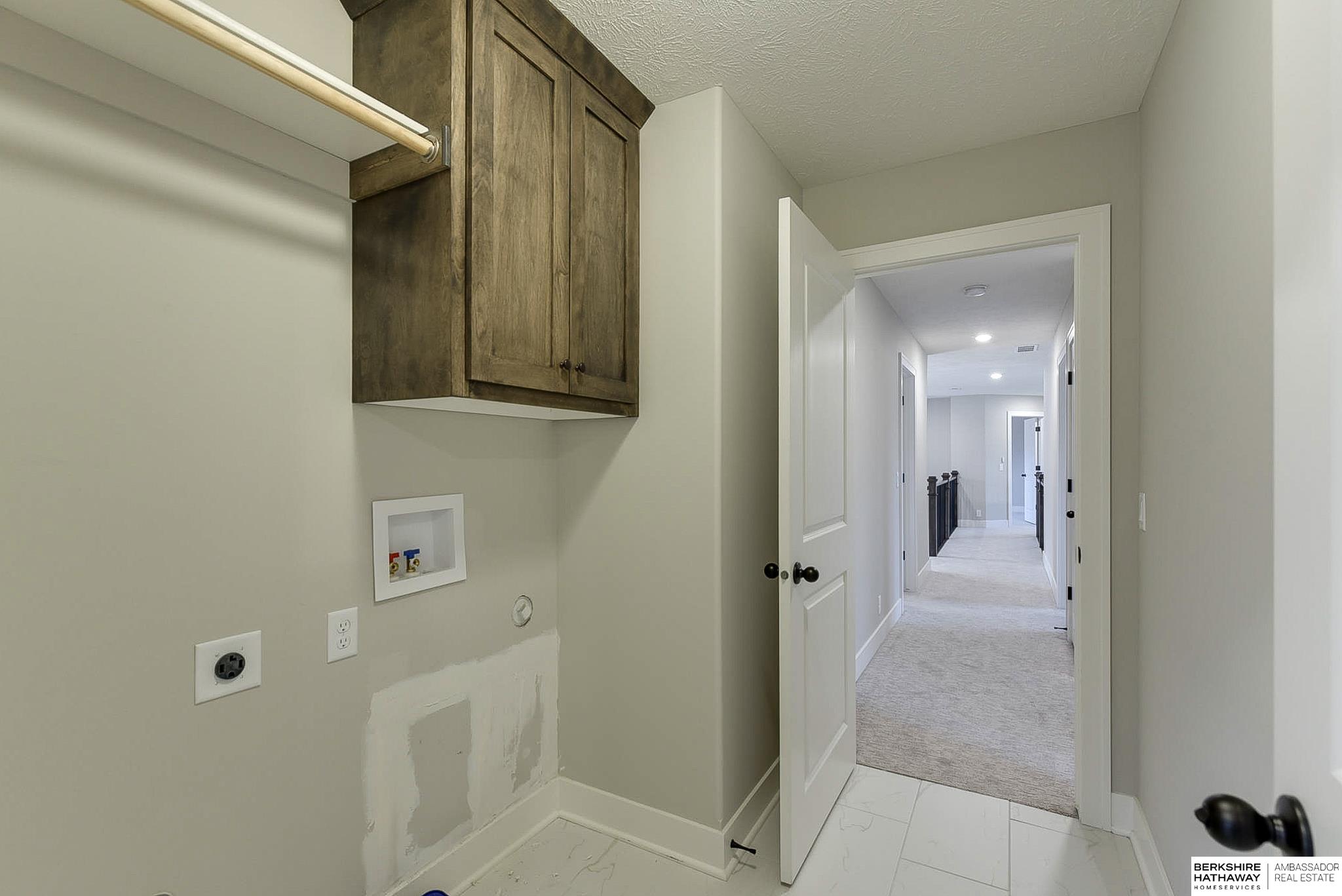 Omaha, Nebraska 68022, United States, 5 Bedrooms Bedrooms, ,3 BathroomsBathrooms,Residential,Pending,2391