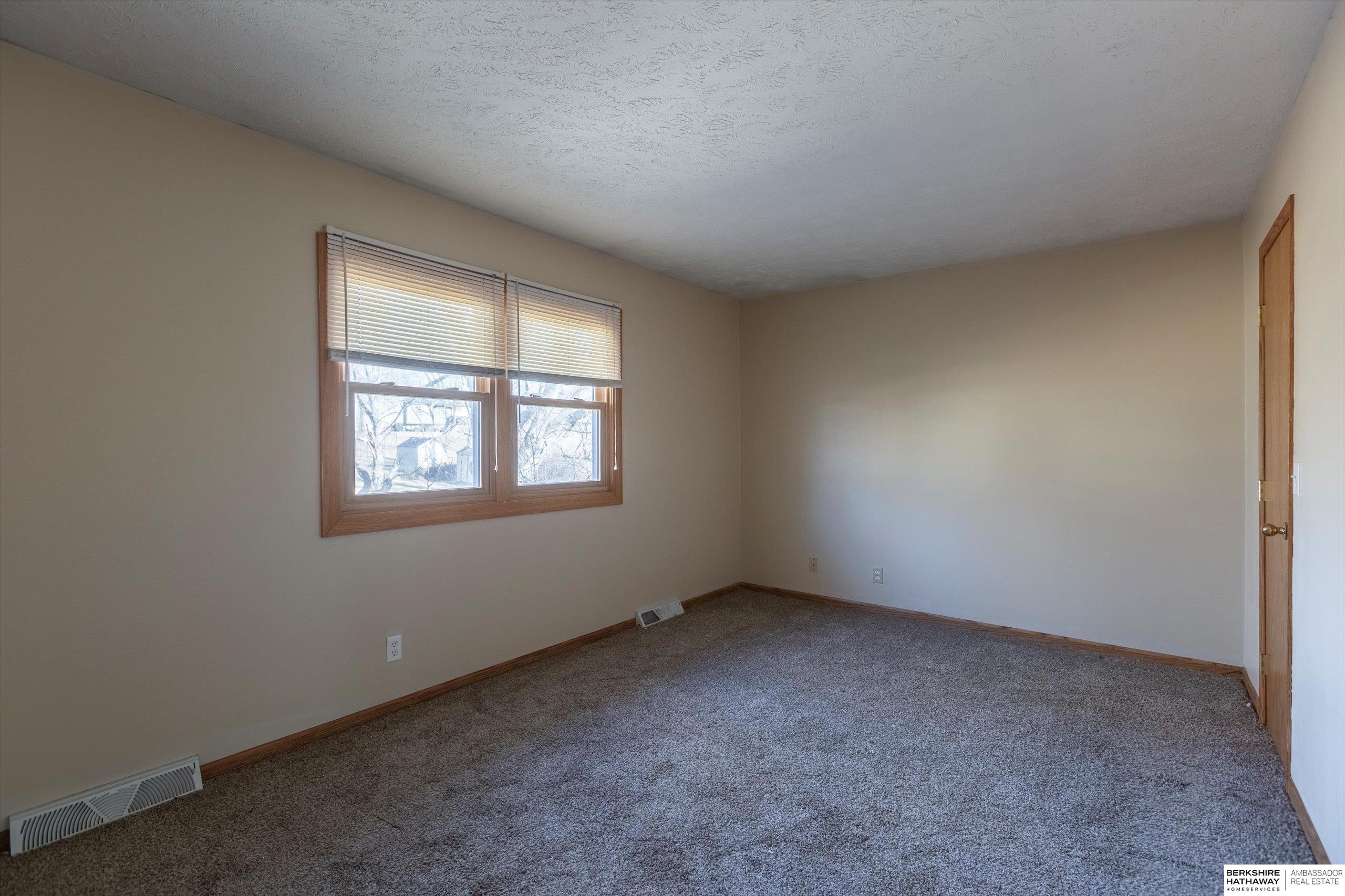 Omaha, Nebraska 68164, United States, 3 Bedrooms Bedrooms, ,3 BathroomsBathrooms,Residential,Pending,85002