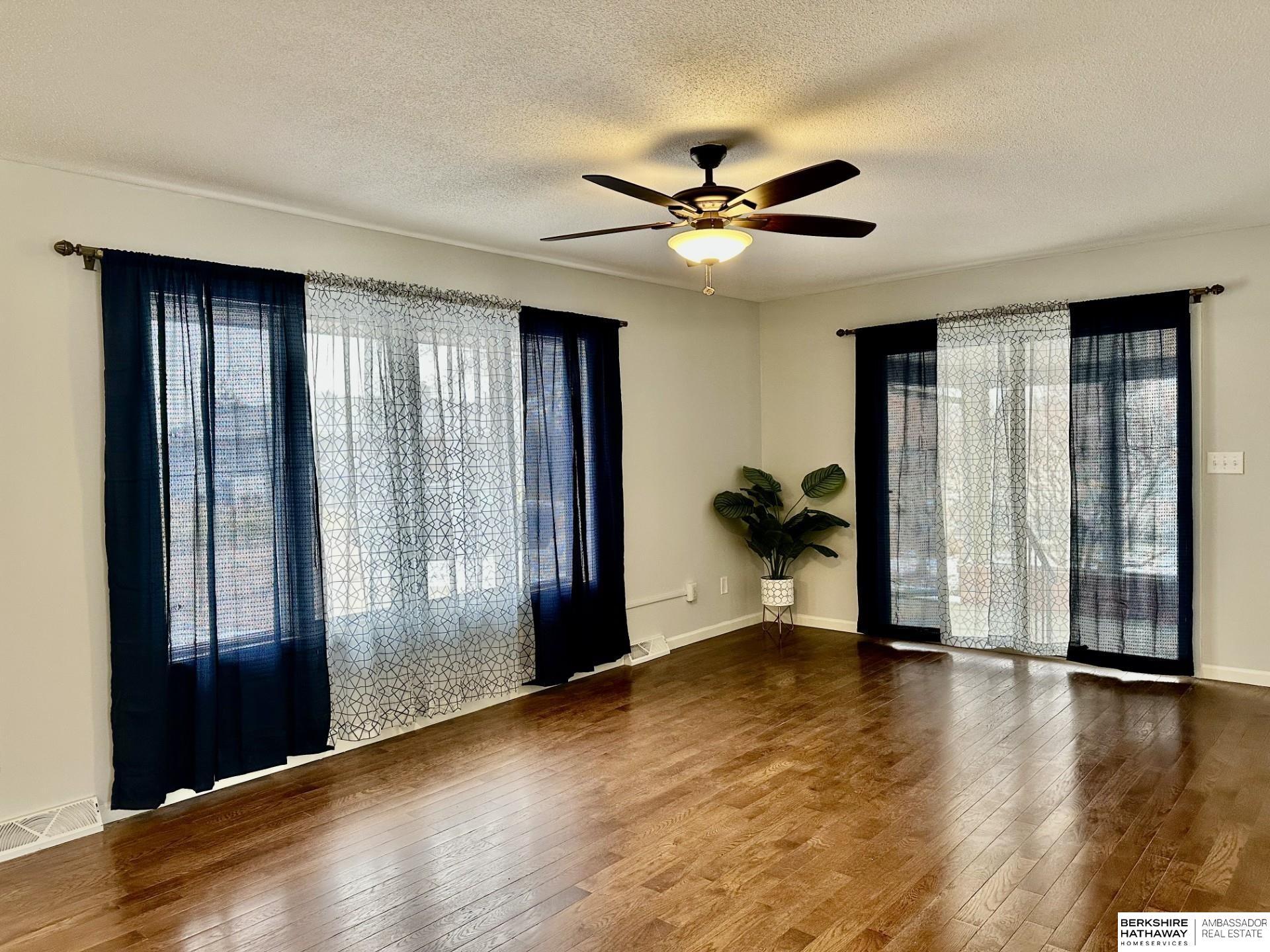 Fremont, Nebraska 68025, United States, 3 Bedrooms Bedrooms, ,2 BathroomsBathrooms,Residential,Pending,36176