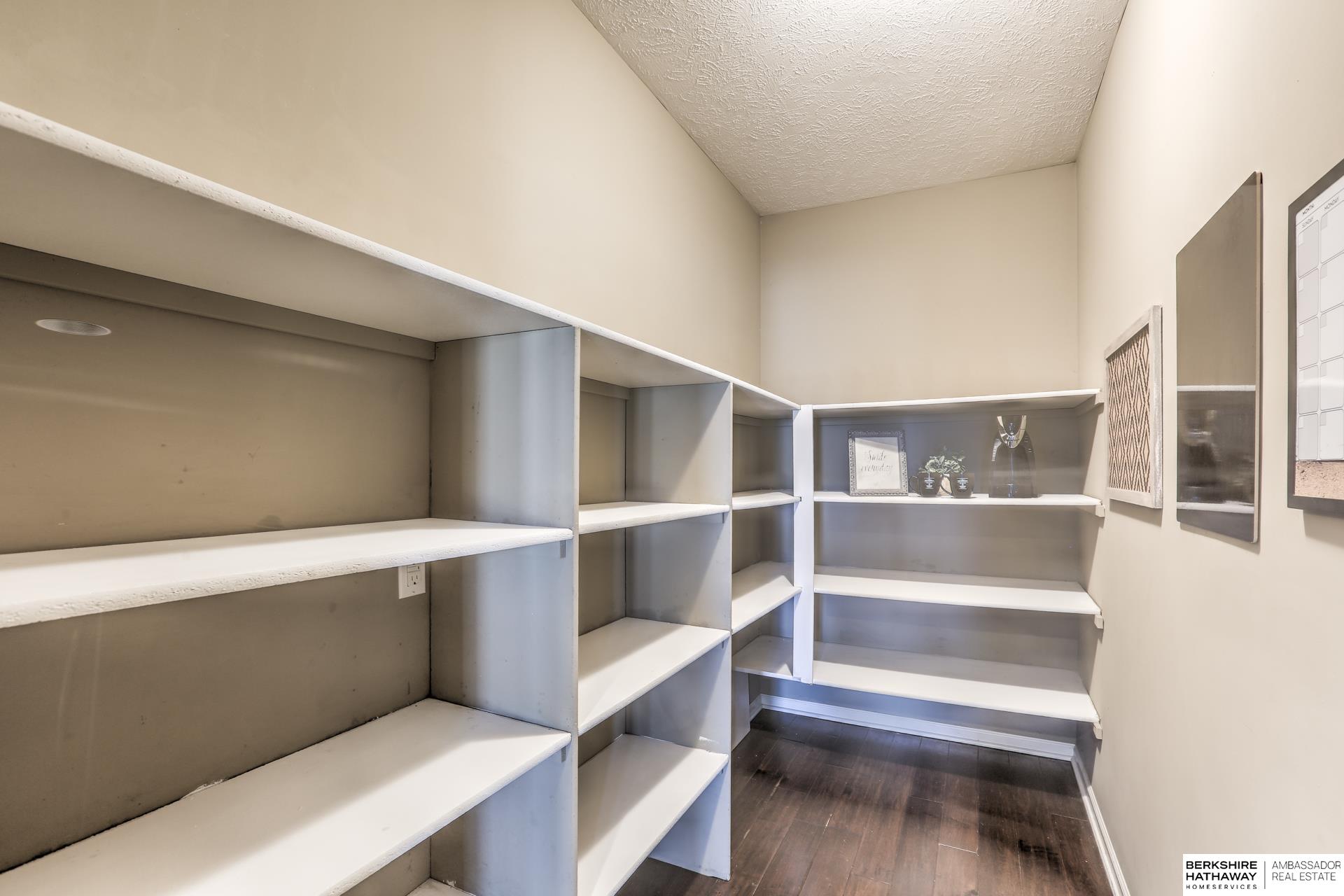 Gretna, Nebraska 68028, United States, 5 Bedrooms Bedrooms, ,3 BathroomsBathrooms,Residential,Pending,85559