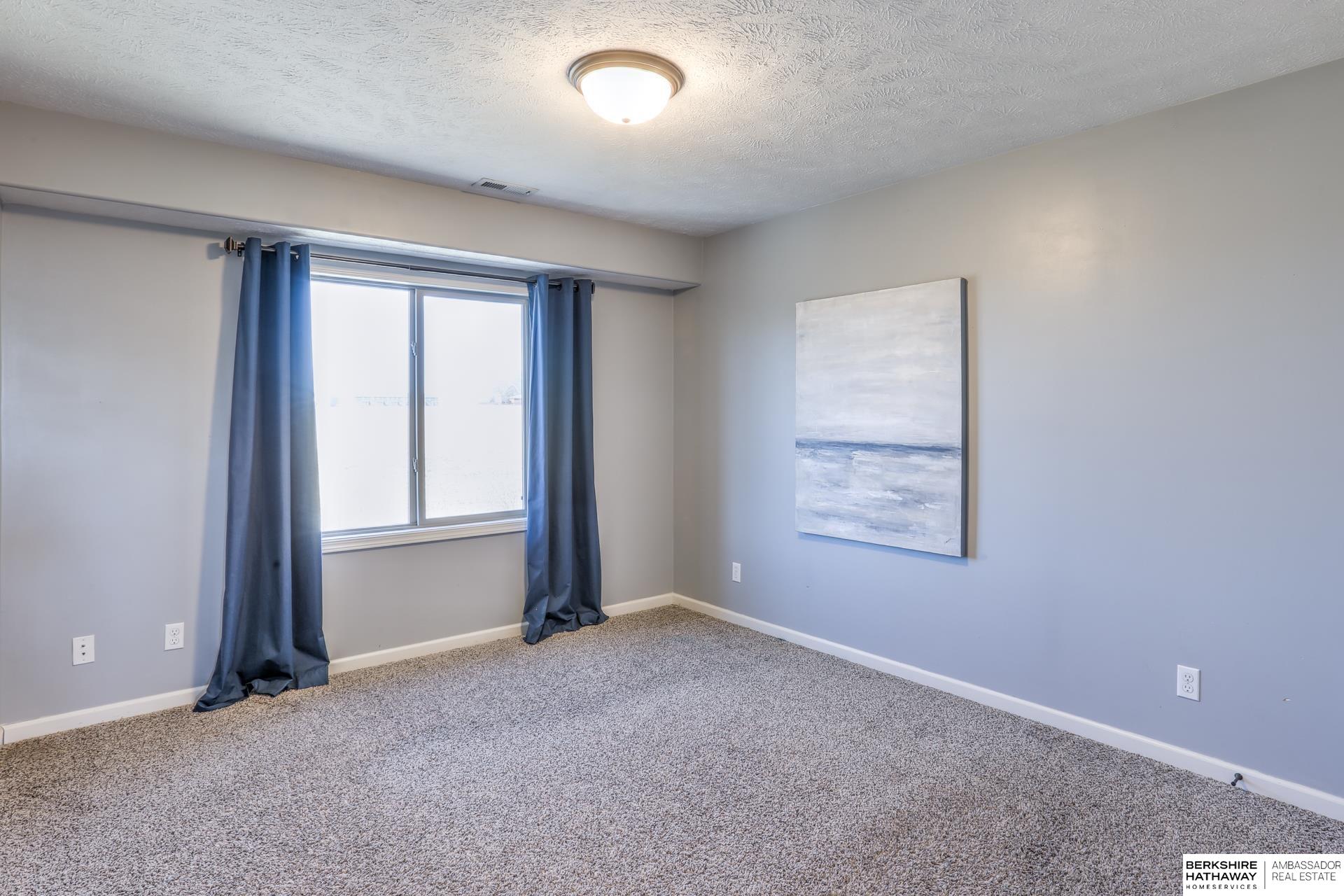 Gretna, Nebraska 68028, United States, 5 Bedrooms Bedrooms, ,3 BathroomsBathrooms,Residential,Pending,85559