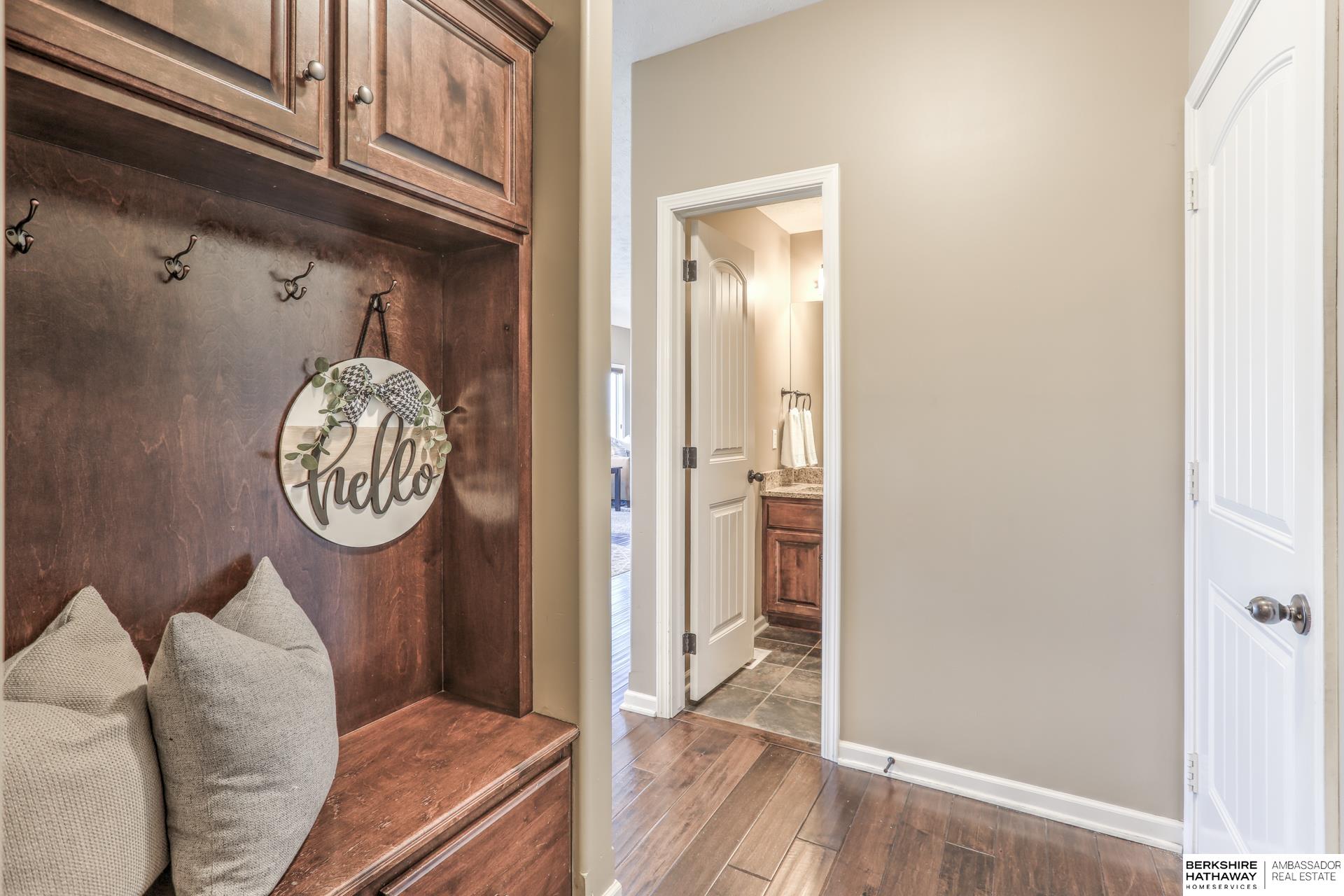 Gretna, Nebraska 68028, United States, 5 Bedrooms Bedrooms, ,3 BathroomsBathrooms,Residential,Pending,85559