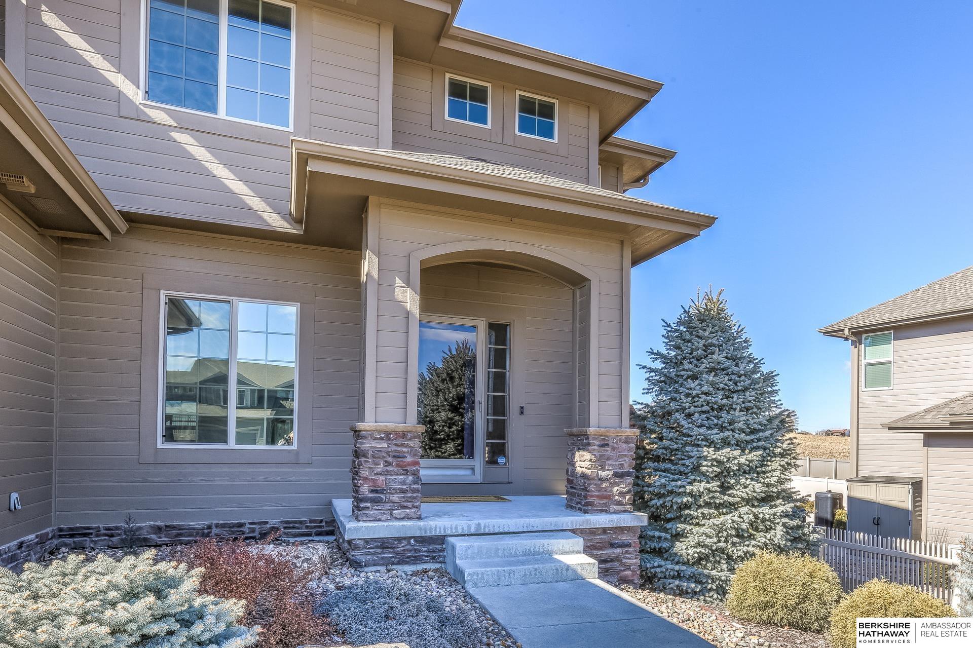 Gretna, Nebraska 68028, United States, 5 Bedrooms Bedrooms, ,3 BathroomsBathrooms,Residential,Pending,85559