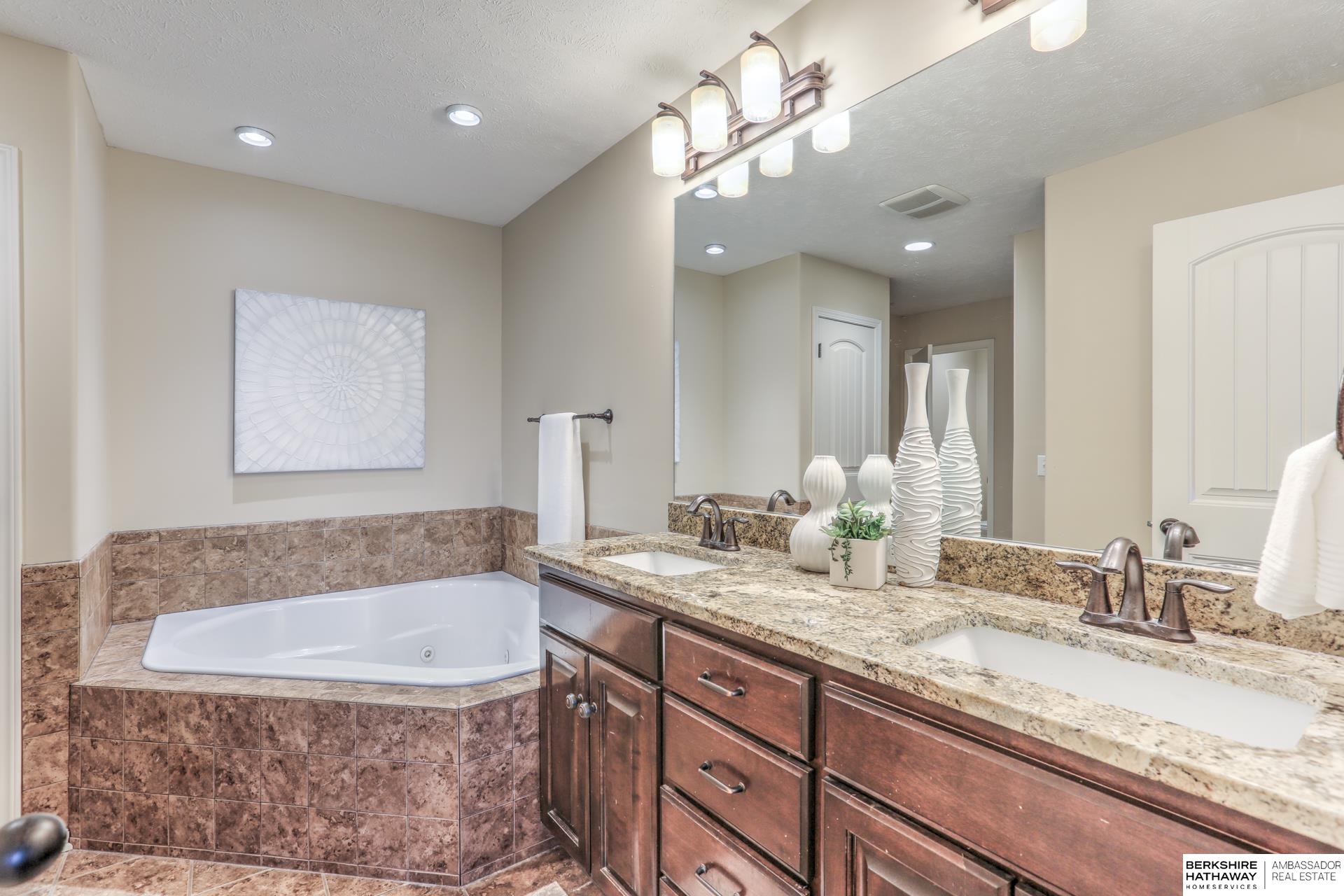 Gretna, Nebraska 68028, United States, 5 Bedrooms Bedrooms, ,3 BathroomsBathrooms,Residential,Pending,85559