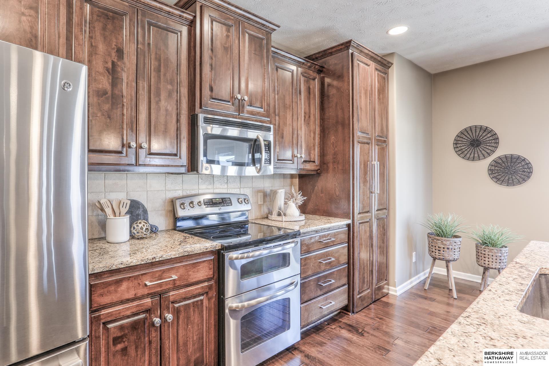 Gretna, Nebraska 68028, United States, 5 Bedrooms Bedrooms, ,3 BathroomsBathrooms,Residential,Pending,85559