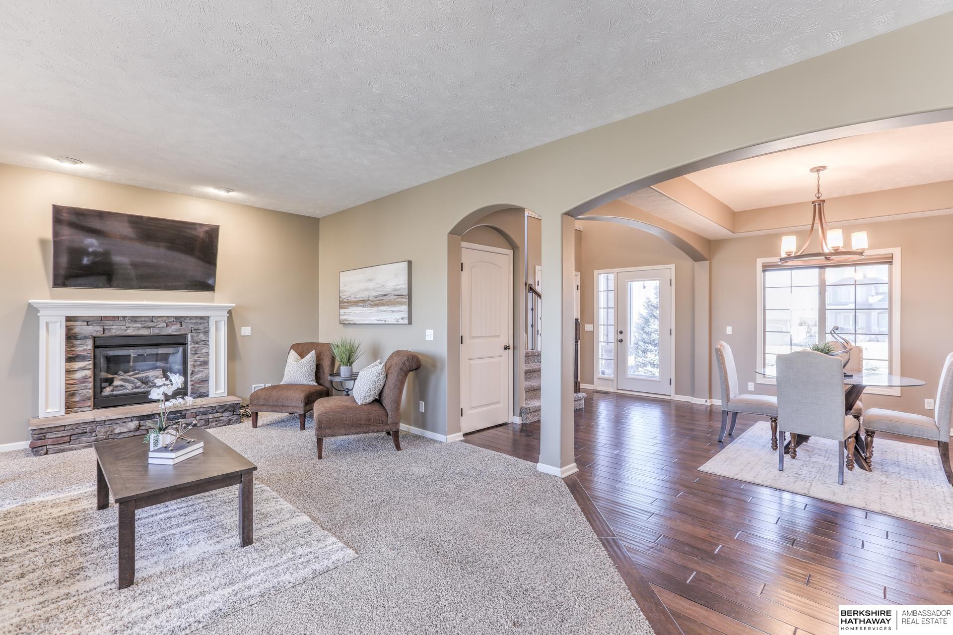 Gretna, Nebraska 68028, United States, 5 Bedrooms Bedrooms, ,3 BathroomsBathrooms,Residential,Pending,85559