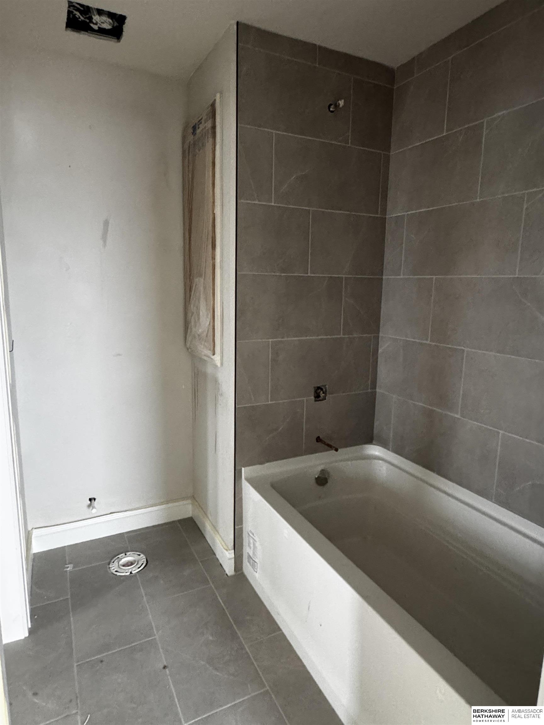 Papillion, Nebraska 68046, United States, 5 Bedrooms Bedrooms, ,3 BathroomsBathrooms,Residential,Active,83956