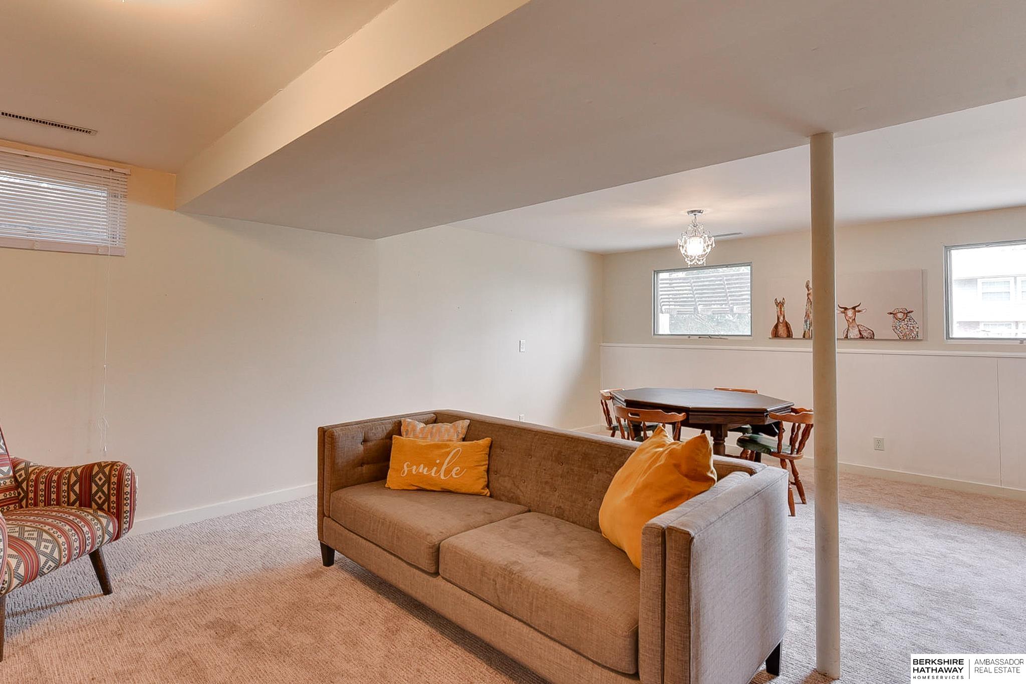 Omaha, Nebraska 68144, United States, 3 Bedrooms Bedrooms, ,3 BathroomsBathrooms,Residential,Pending,111499