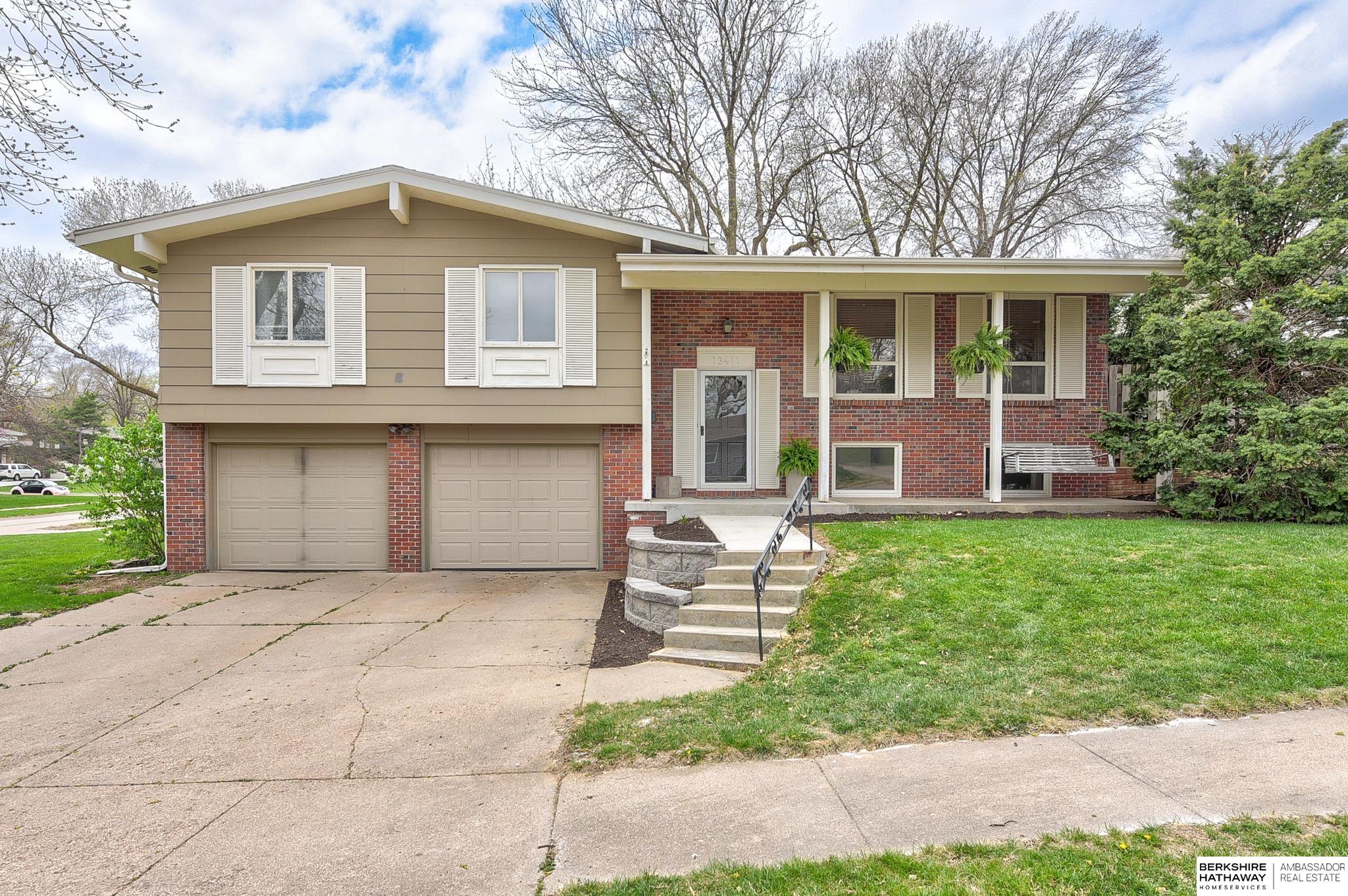 Omaha, Nebraska 68144, United States, 3 Bedrooms Bedrooms, ,3 BathroomsBathrooms,Residential,Pending,111499