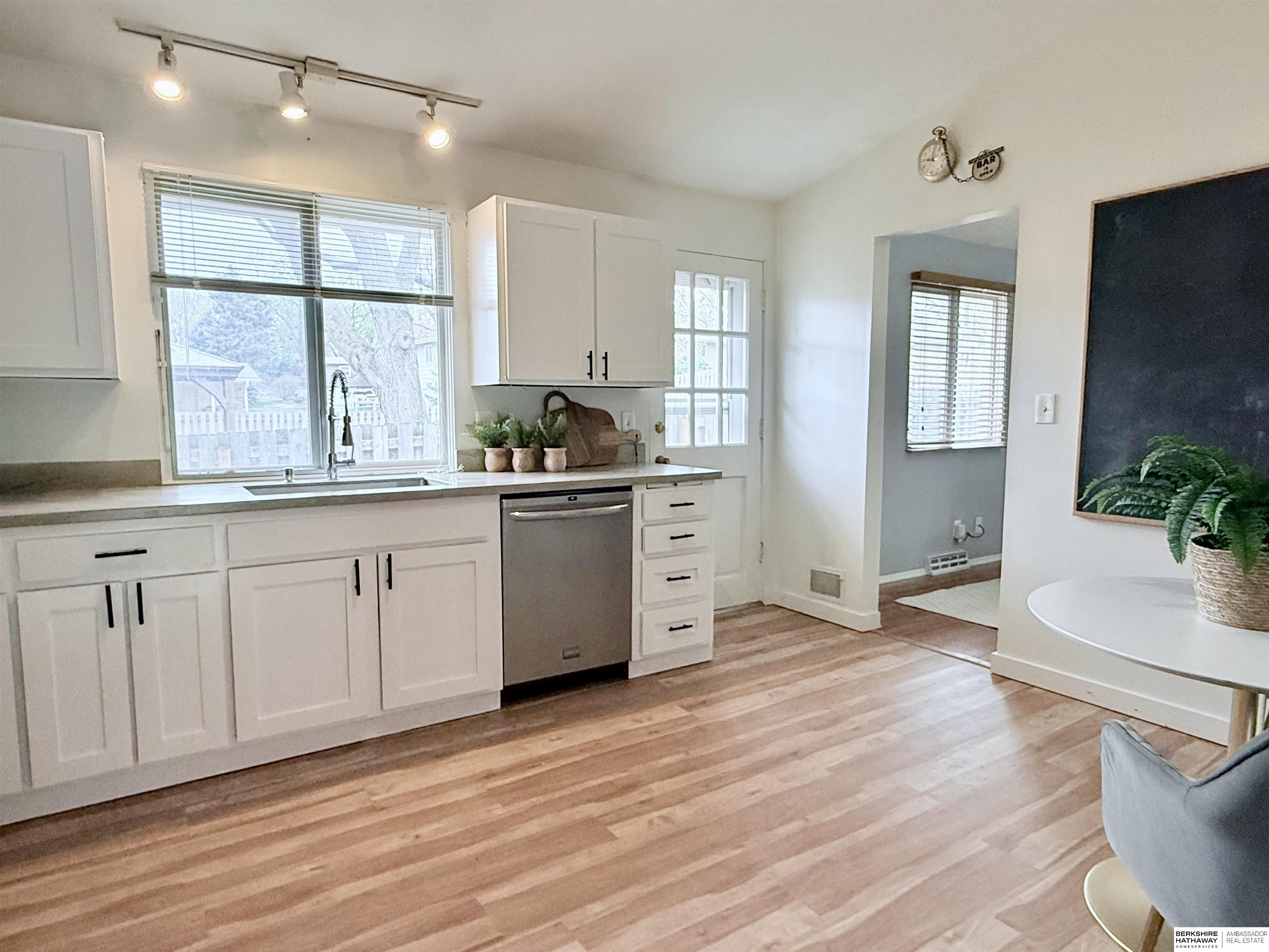 Omaha, Nebraska 68144, United States, 3 Bedrooms Bedrooms, ,3 BathroomsBathrooms,Residential,Pending,111499