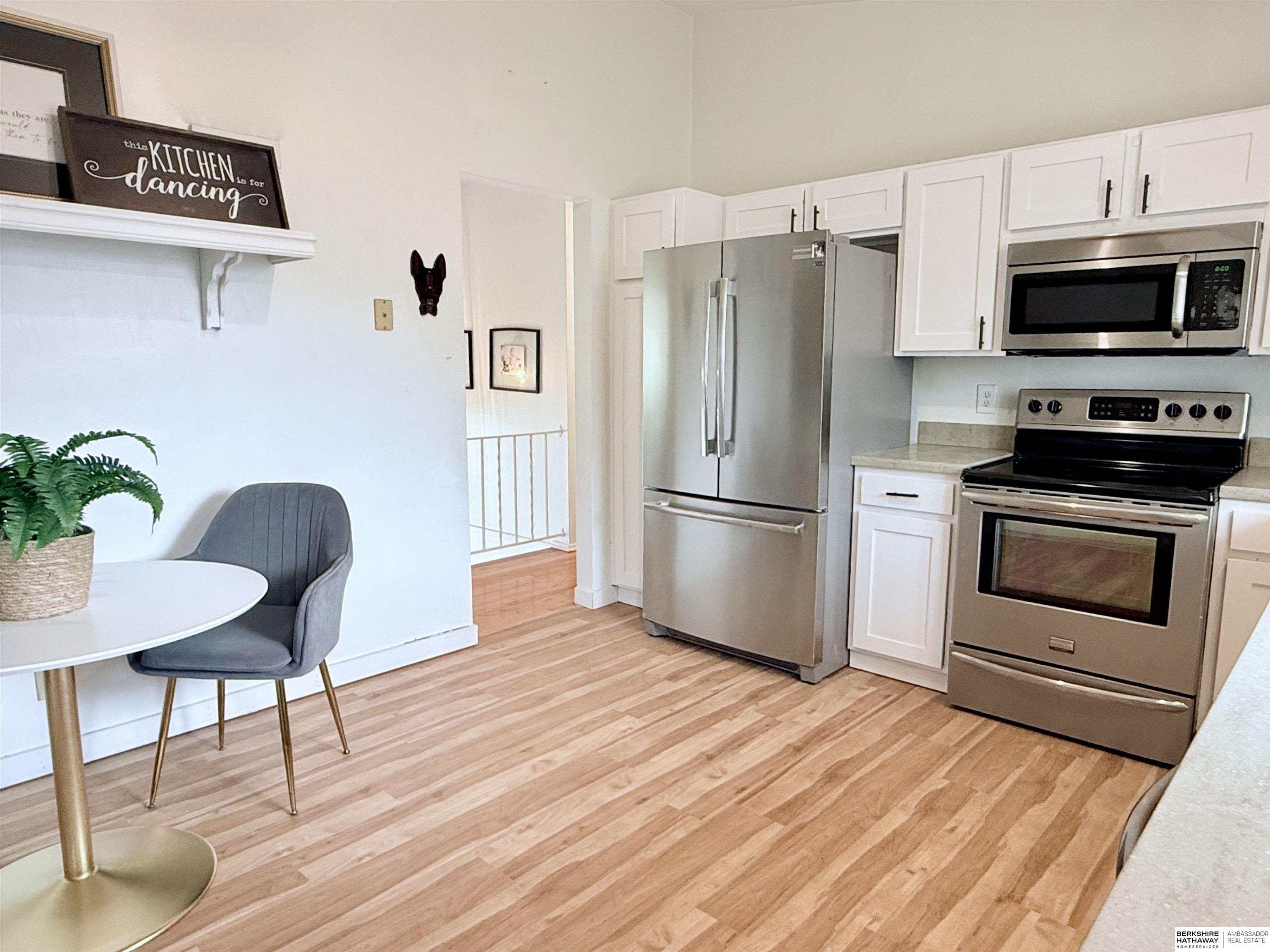 Omaha, Nebraska 68144, United States, 3 Bedrooms Bedrooms, ,3 BathroomsBathrooms,Residential,Pending,111499