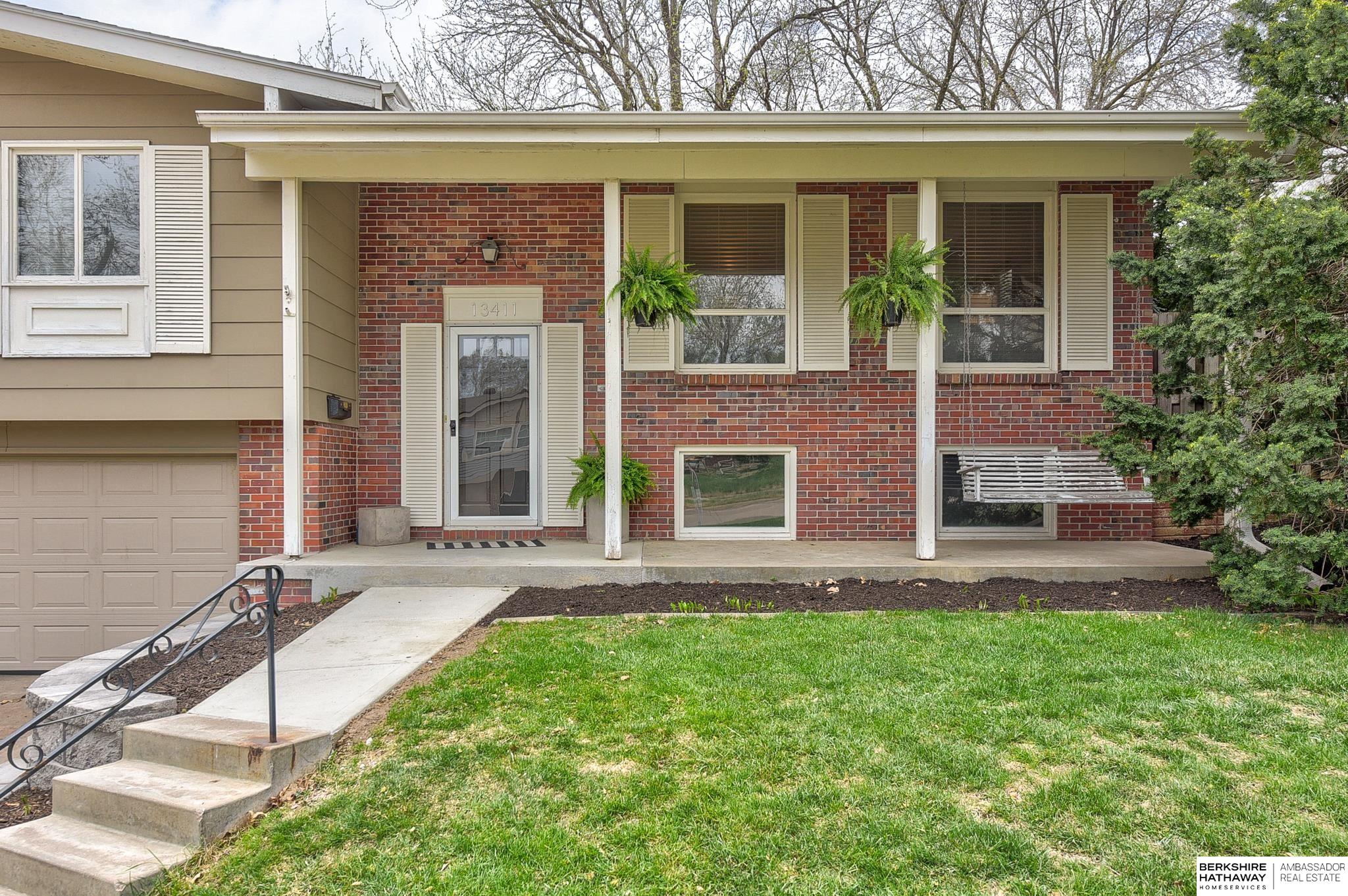 Omaha, Nebraska 68144, United States, 3 Bedrooms Bedrooms, ,3 BathroomsBathrooms,Residential,Pending,111499