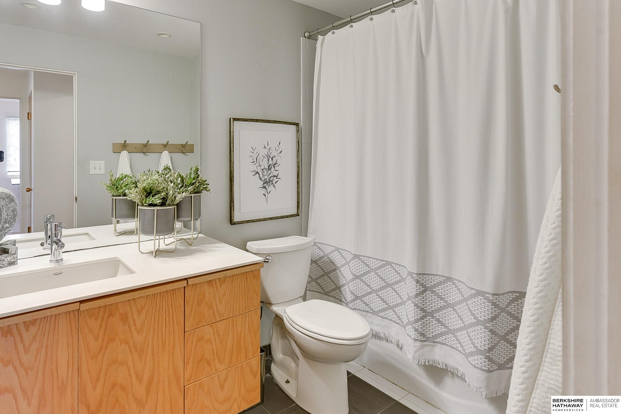 Omaha, Nebraska 68144, United States, 3 Bedrooms Bedrooms, ,3 BathroomsBathrooms,Residential,Pending,111499