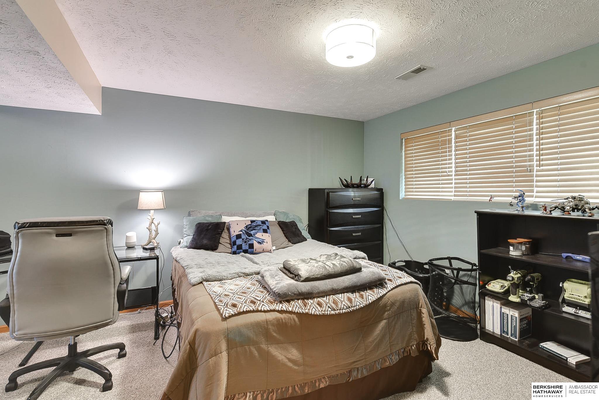 Omaha, Nebraska 68122, United States, 3 Bedrooms Bedrooms, ,3 BathroomsBathrooms,Residential,Pending,114711