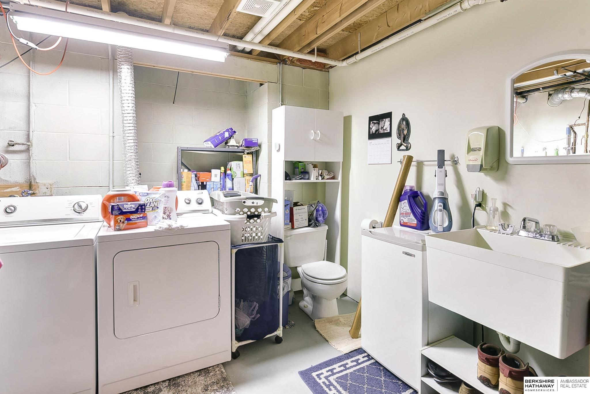 Omaha, Nebraska 68122, United States, 3 Bedrooms Bedrooms, ,3 BathroomsBathrooms,Residential,Pending,114711