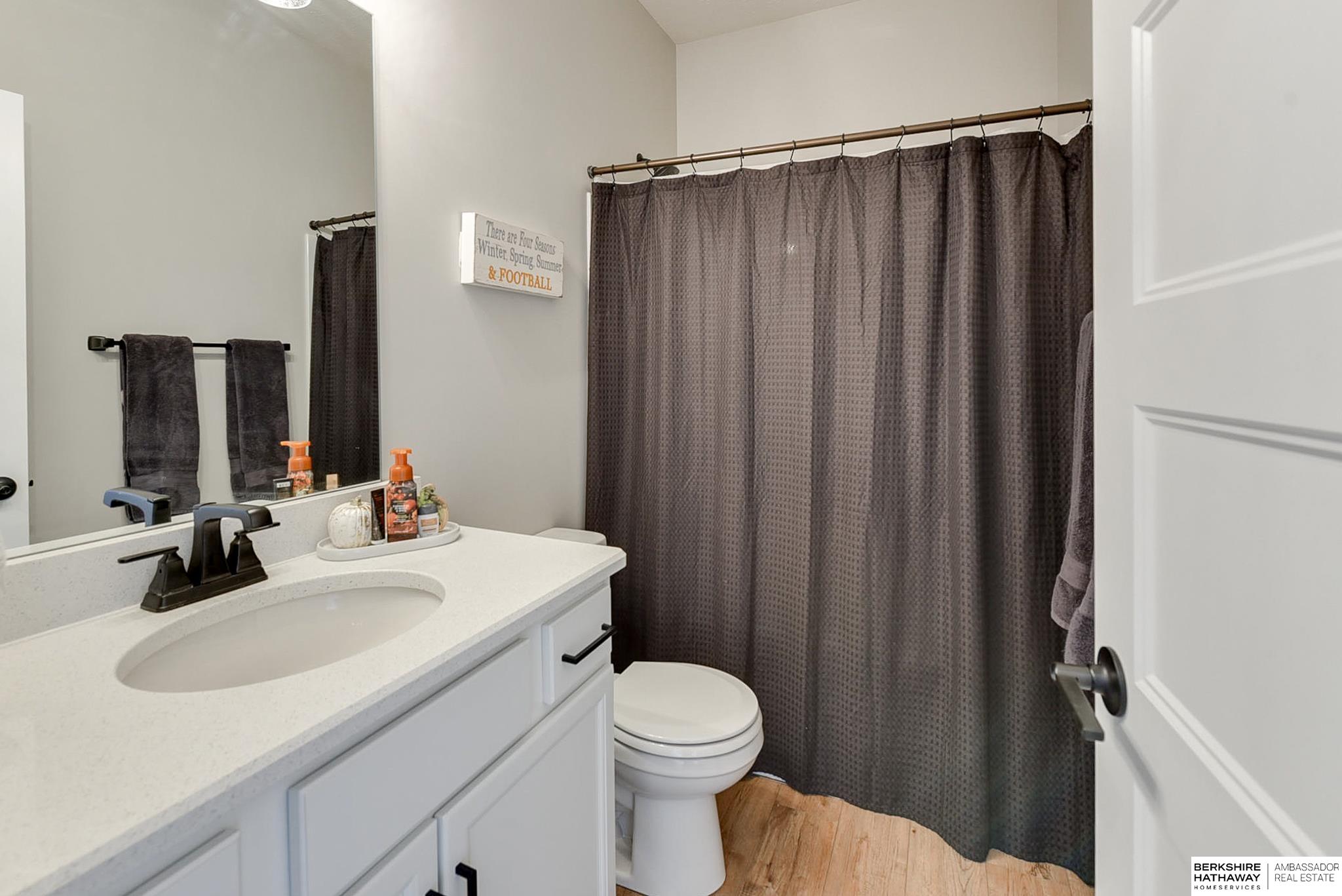 Bennington, Nebraska 68007, United States, 4 Bedrooms Bedrooms, ,1 BathroomBathrooms,Residential,Active,120045