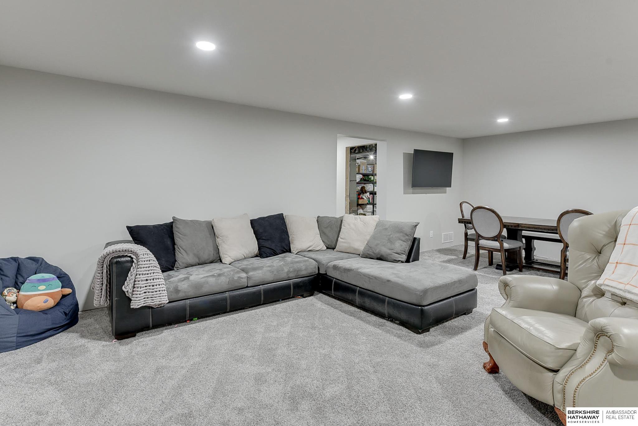 Bennington, Nebraska 68007, United States, 4 Bedrooms Bedrooms, ,1 BathroomBathrooms,Residential,Active,120045